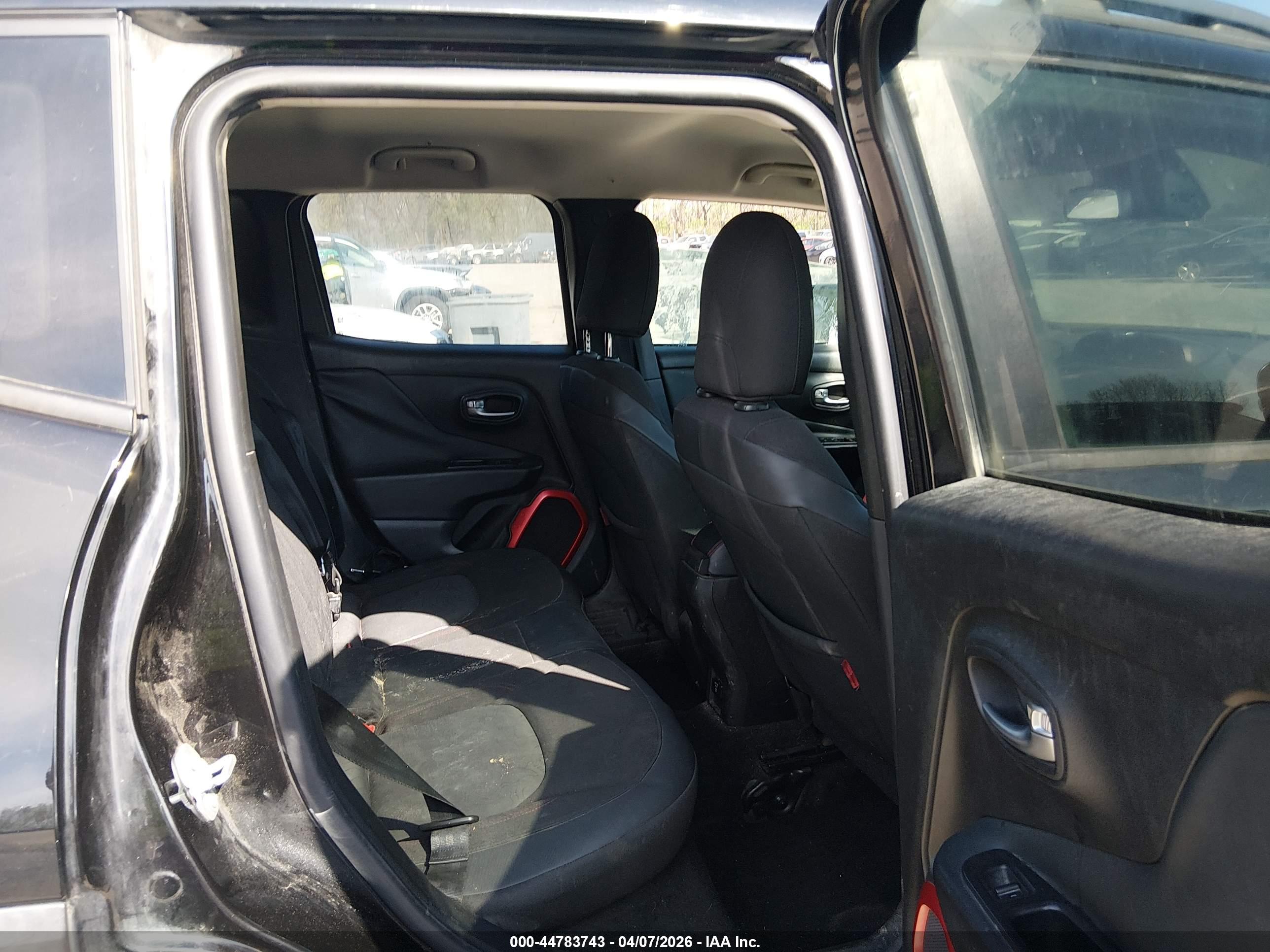 JEEP RENEGADE image 8
