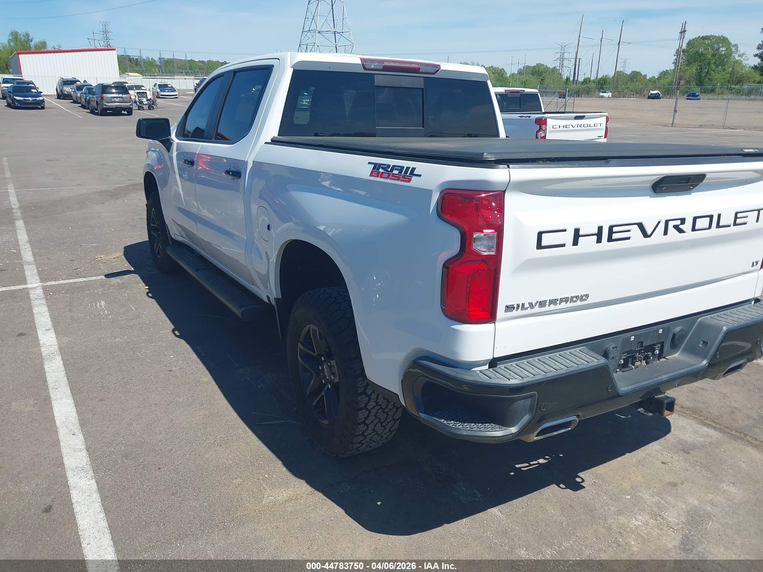CHEVROLET SILVERADO image 3