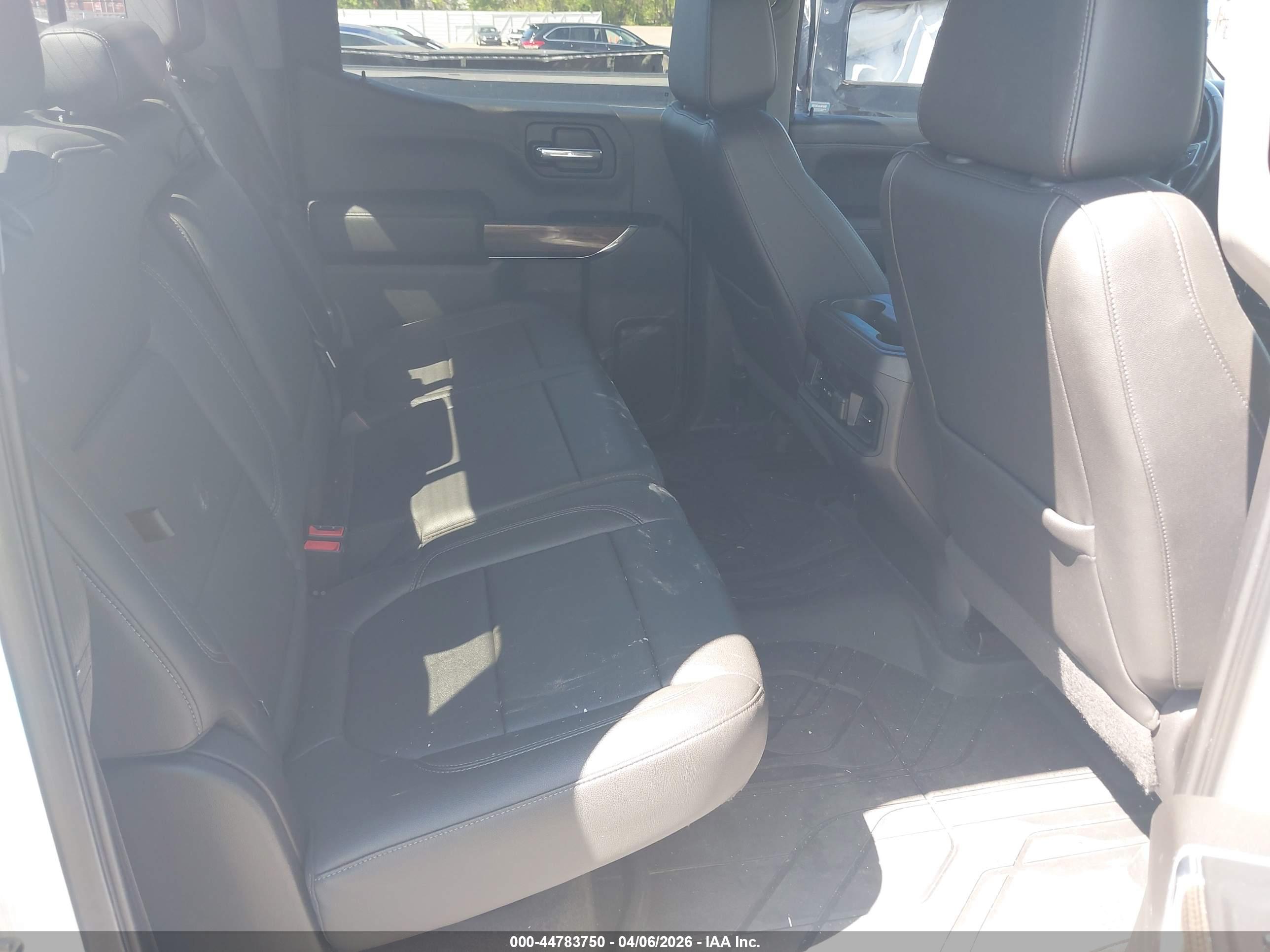 CHEVROLET SILVERADO image 8