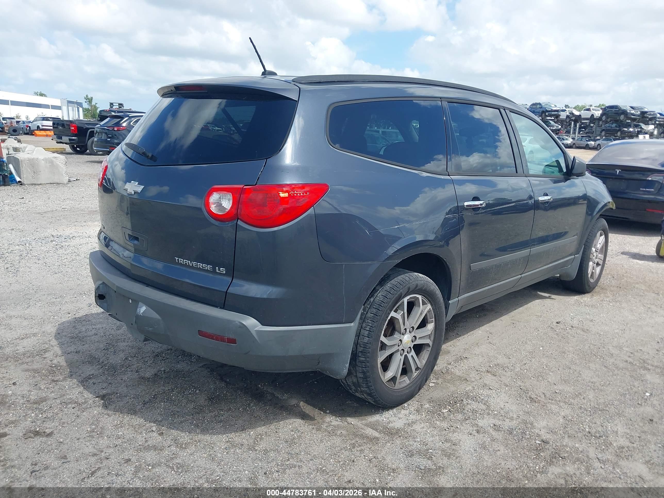 CHEVROLET TRAVERSE image 4