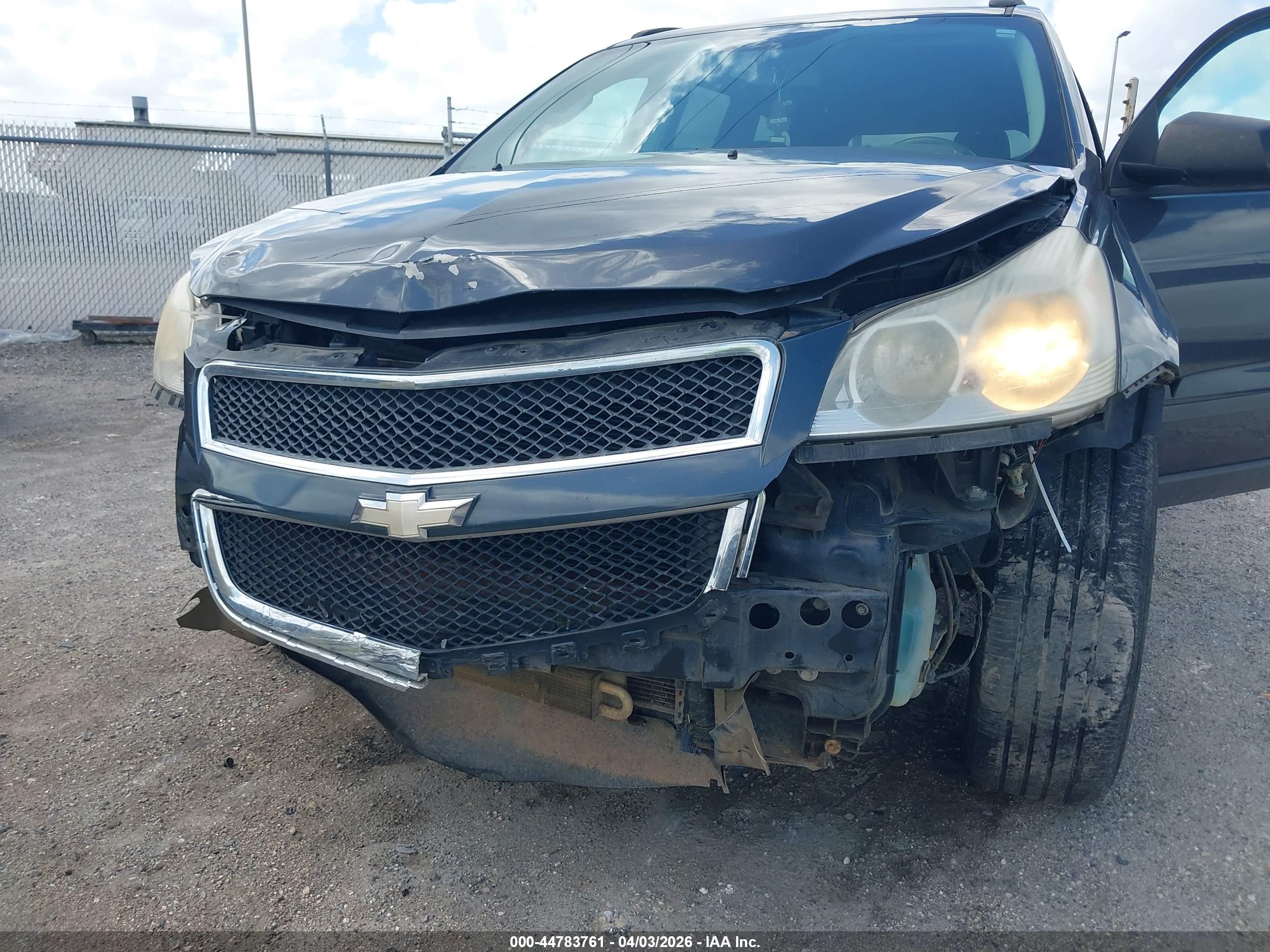 CHEVROLET TRAVERSE image 6