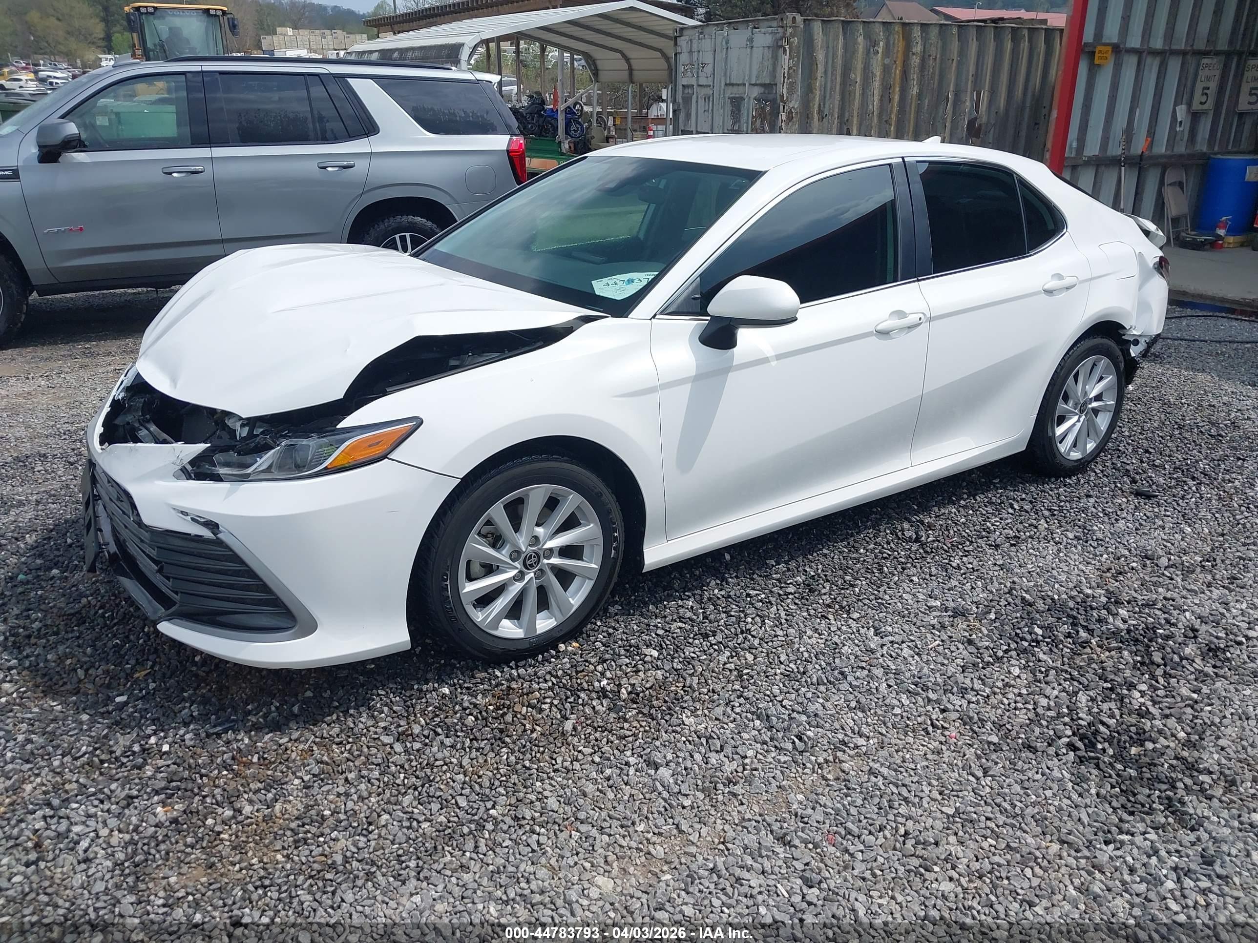 TOYOTA CAMRY image 2