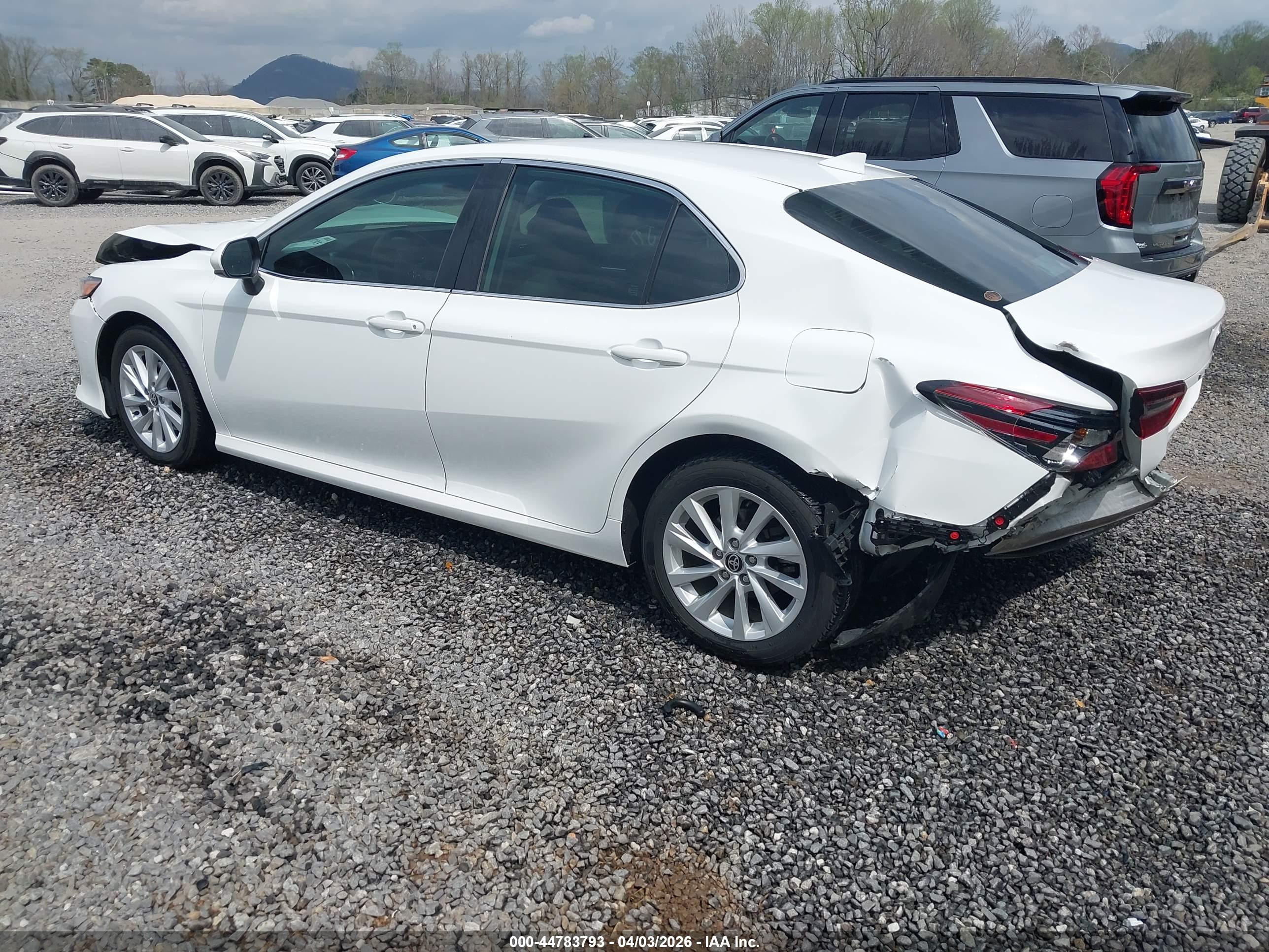TOYOTA CAMRY image 3