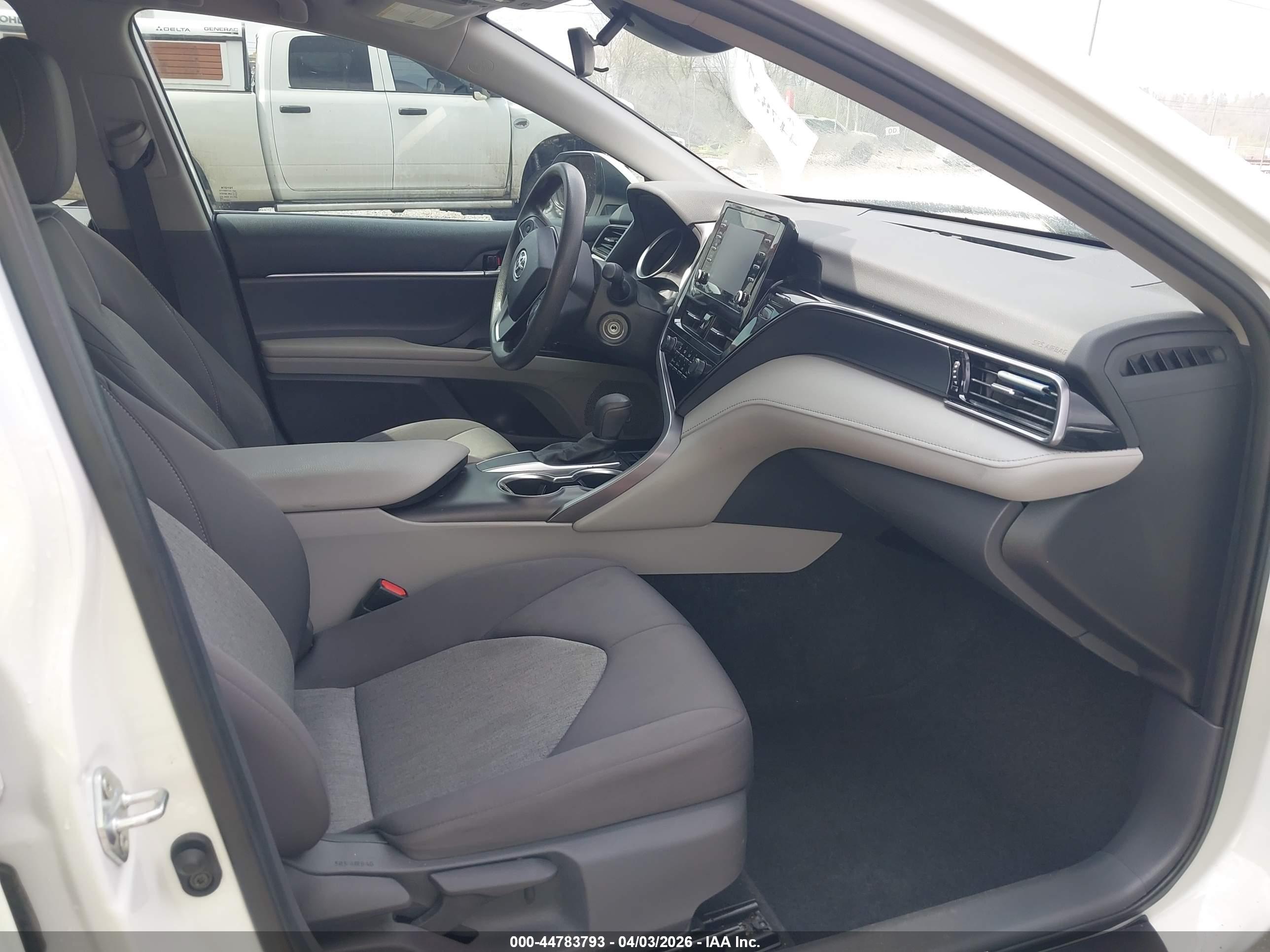 TOYOTA CAMRY image 5