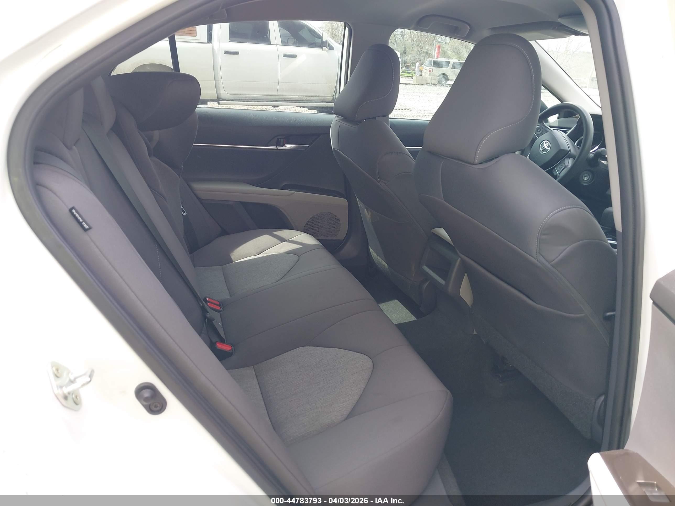 TOYOTA CAMRY image 8