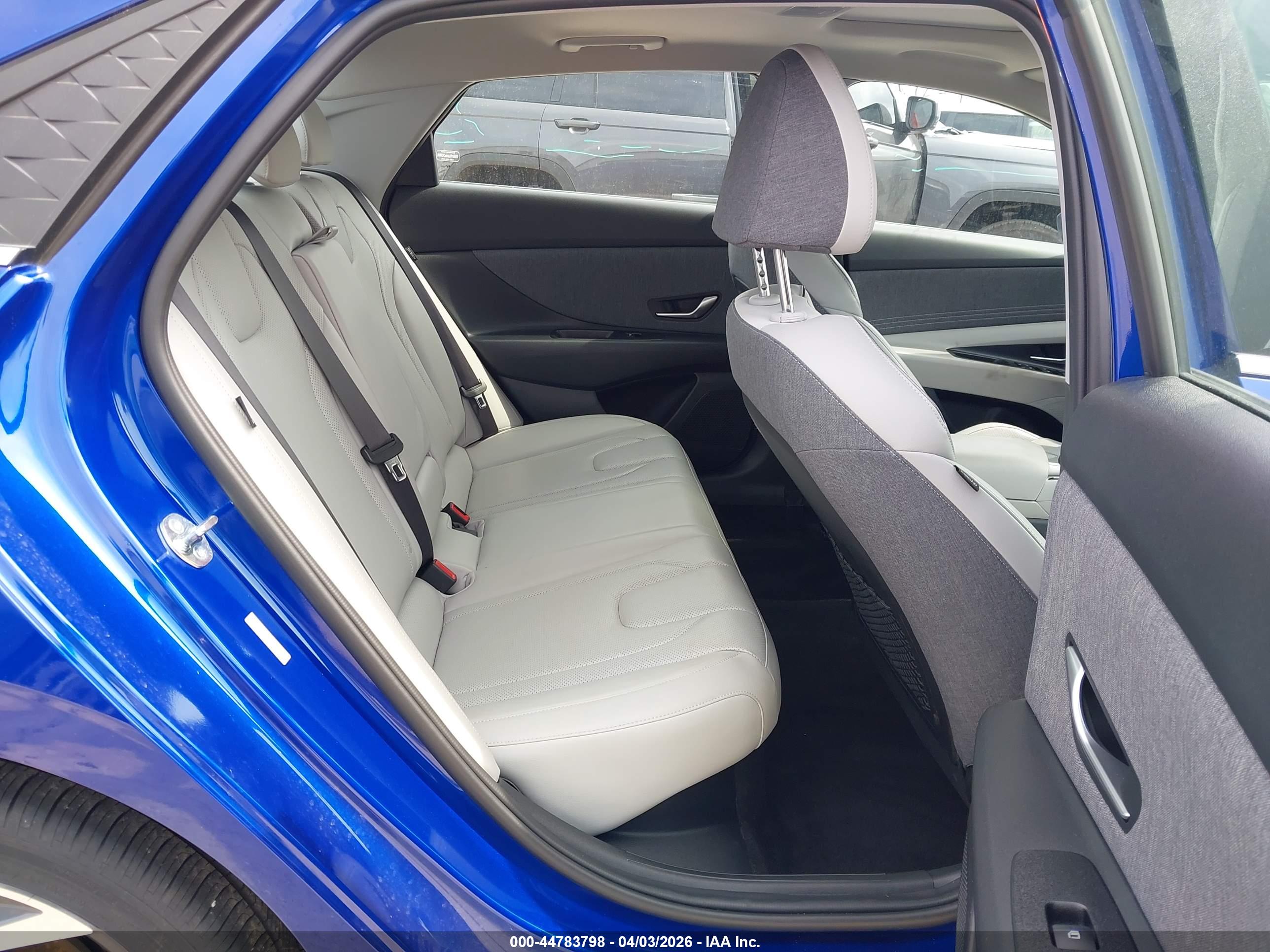 HYUNDAI ELANTRA image 8