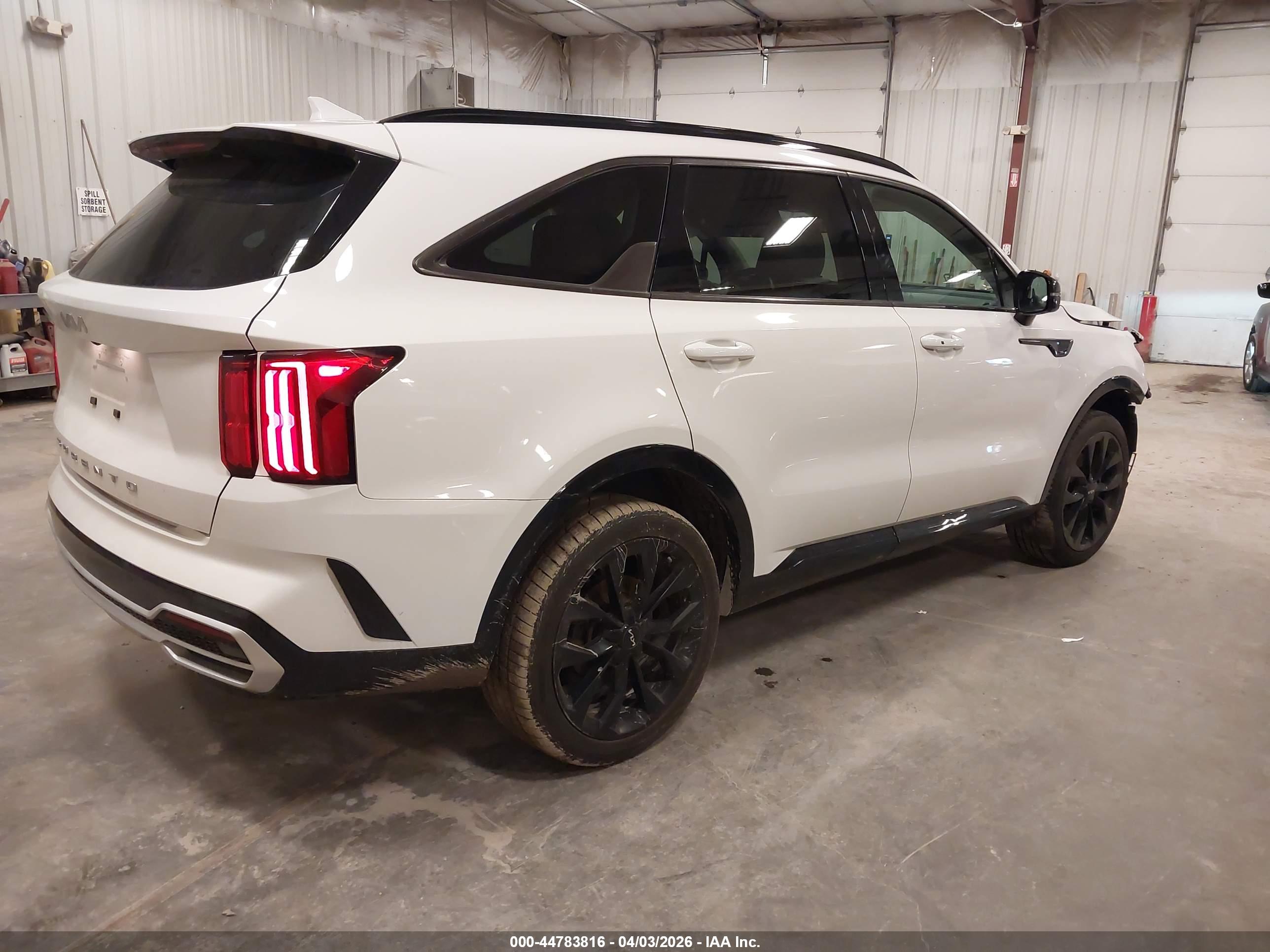 KIA SORENTO image 4