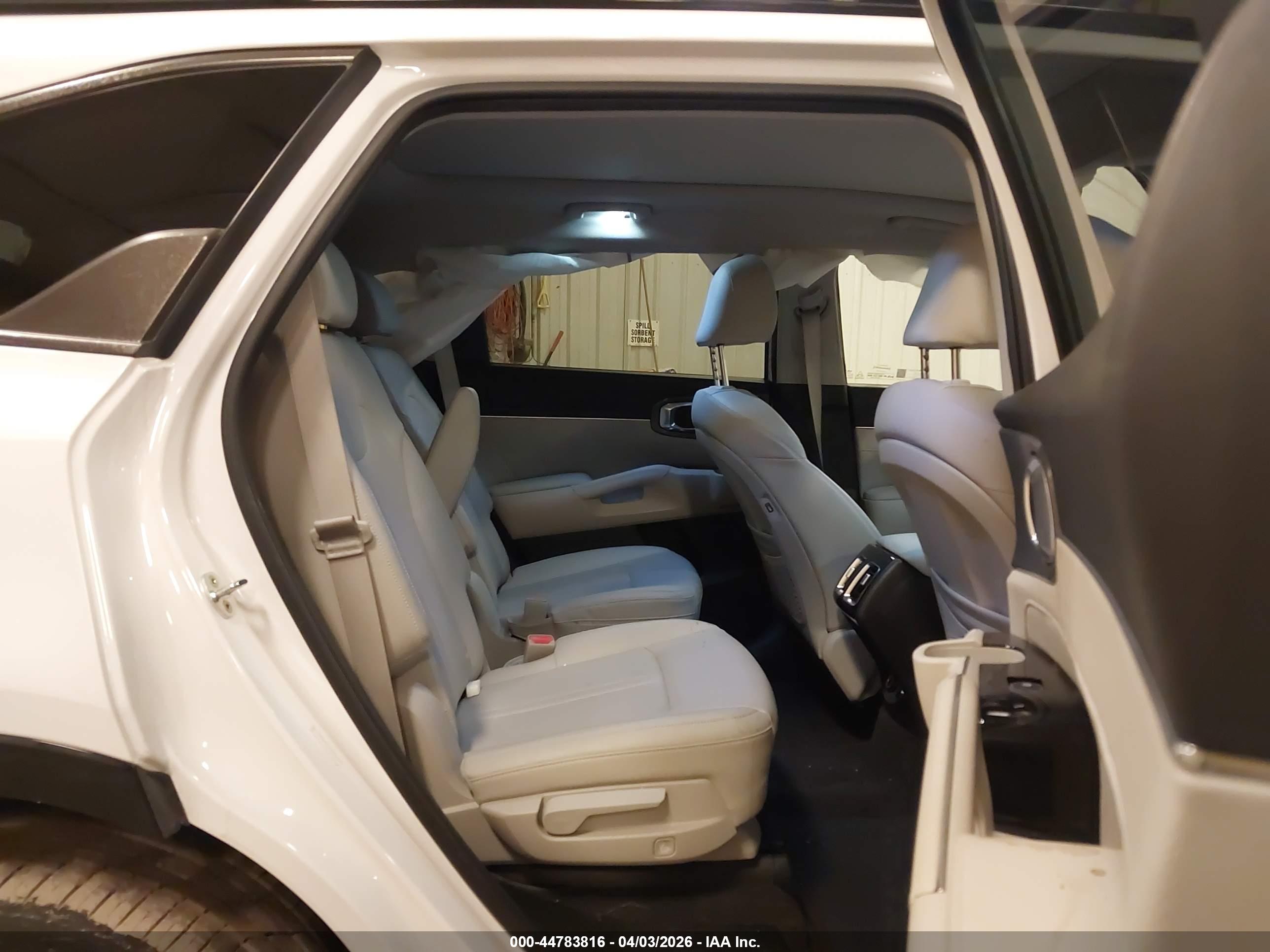 KIA SORENTO image 8