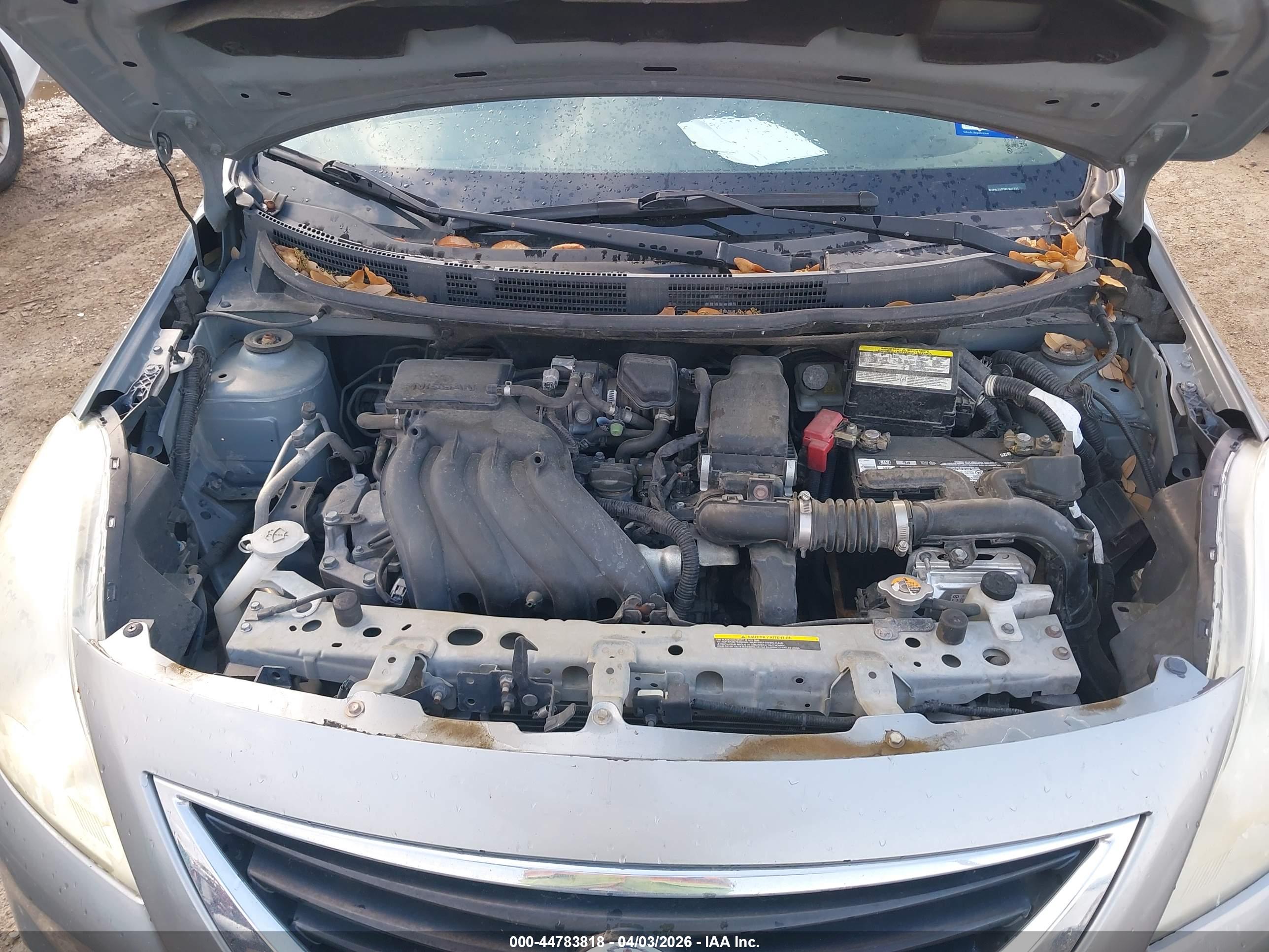 NISSAN VERSA image 10