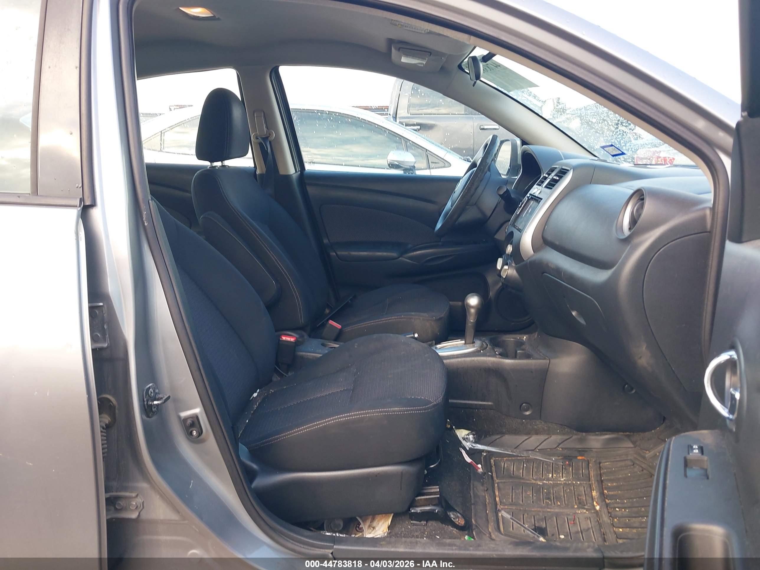 NISSAN VERSA image 5