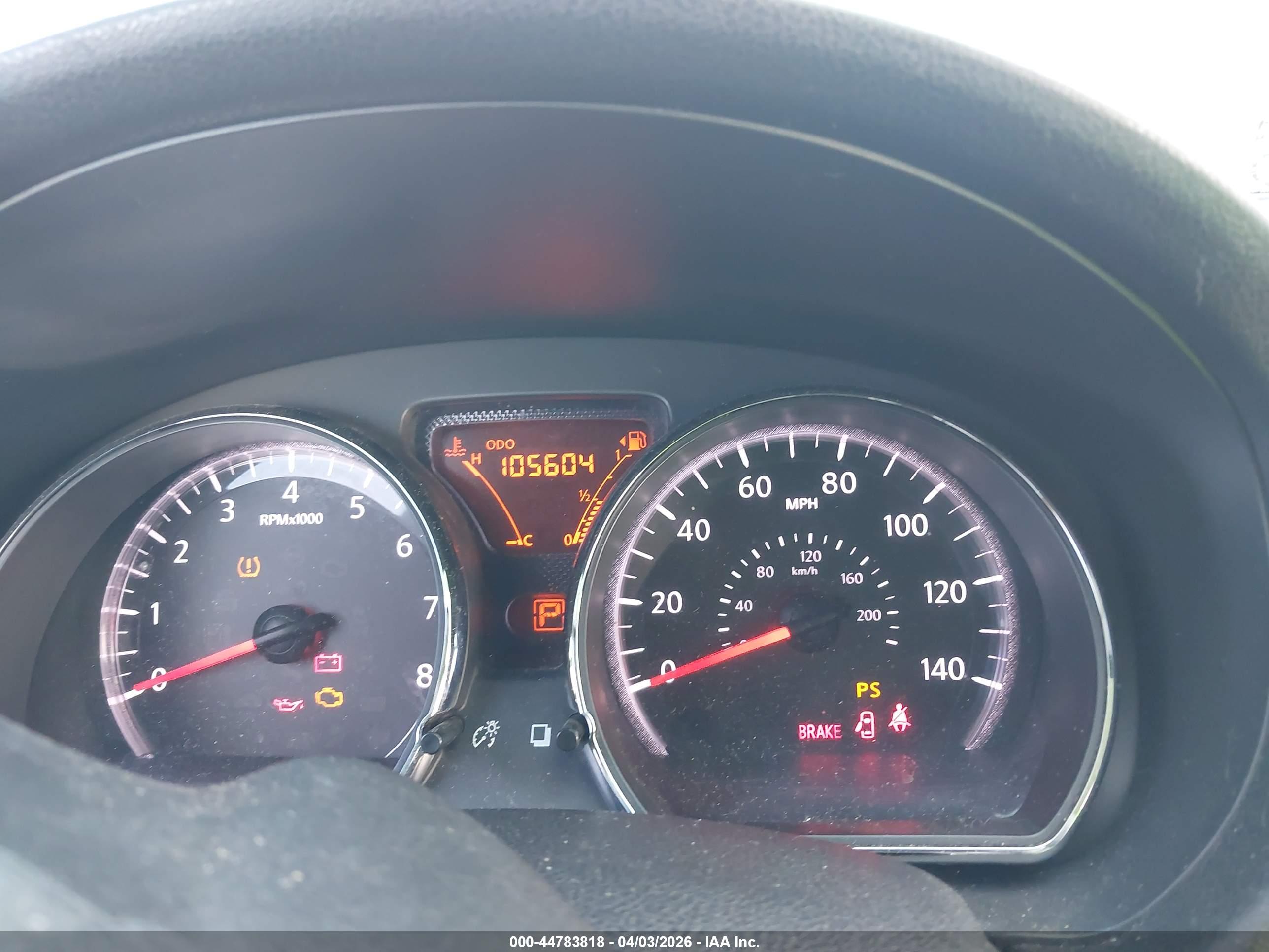 NISSAN VERSA image 7