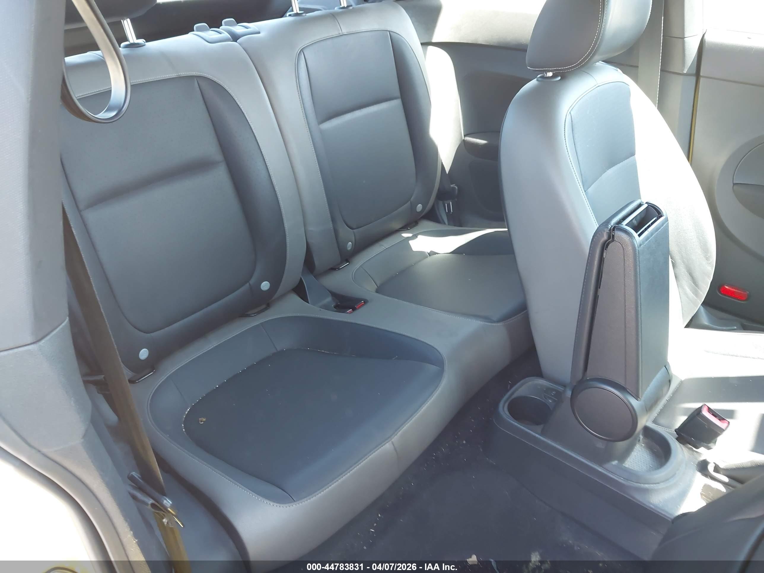 VOLKSWAGEN BEETLE image 8