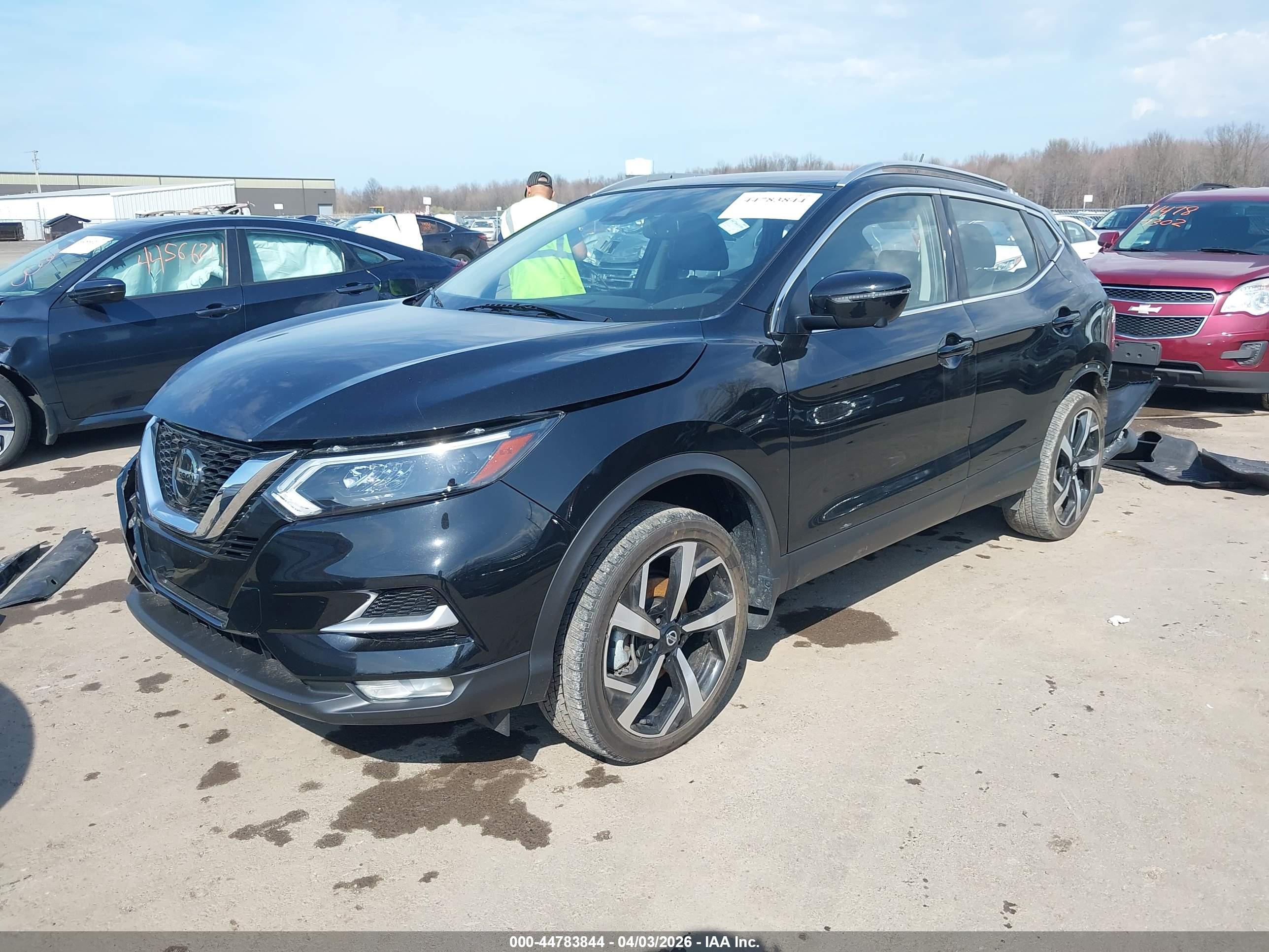 NISSAN ROGUE image 2