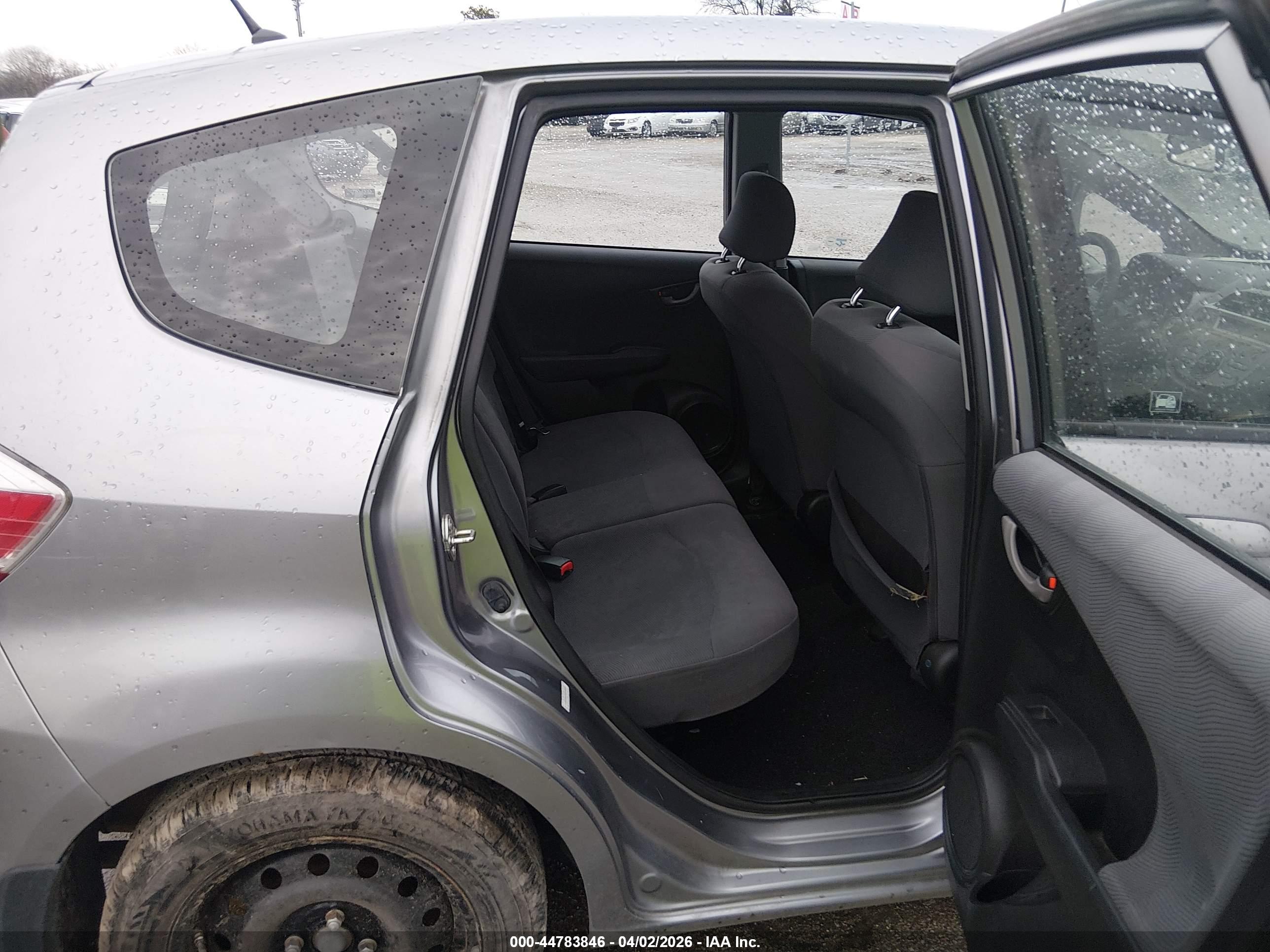 HONDA FIT image 8