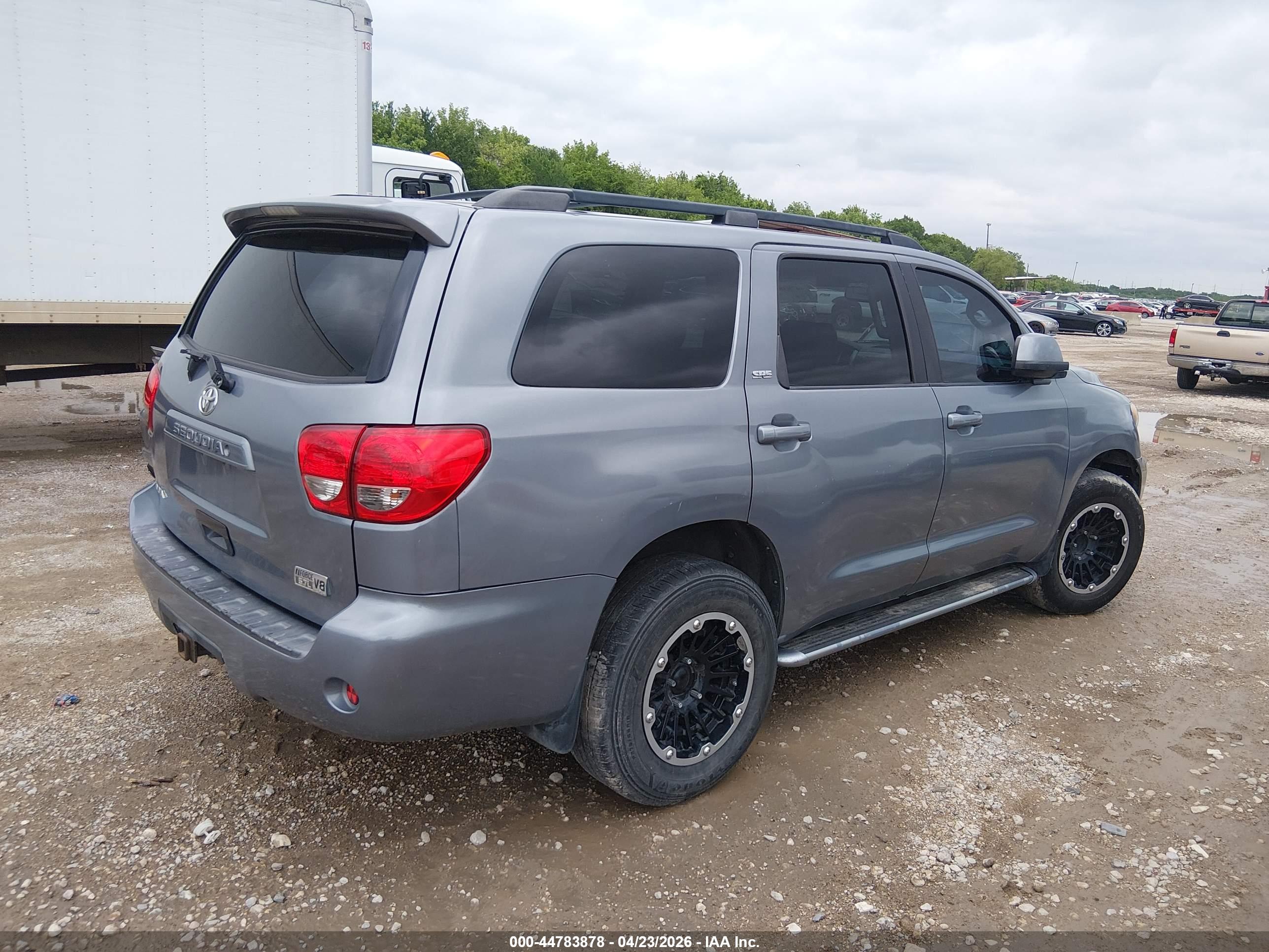 TOYOTA SEQUOIA image 4