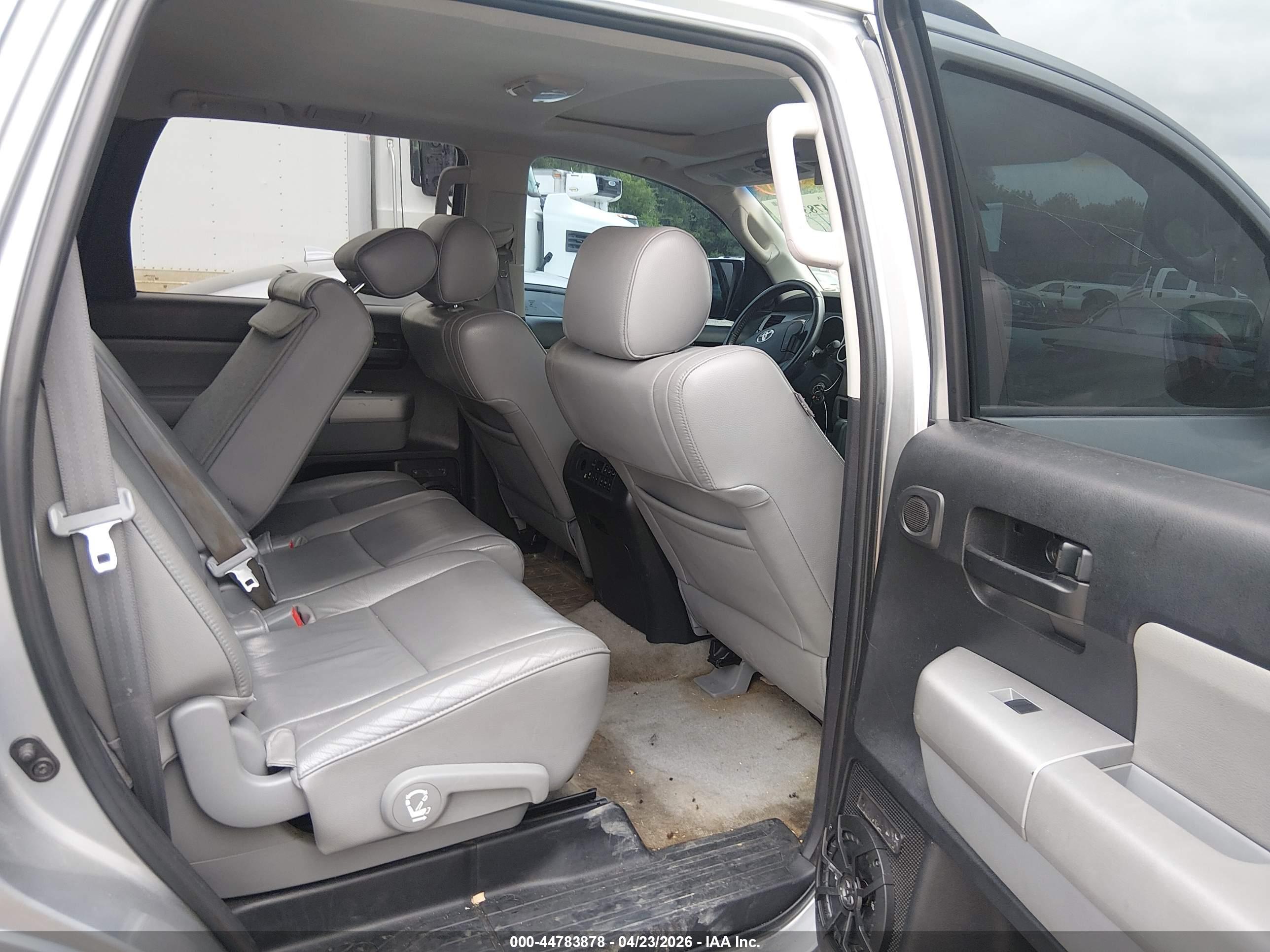 TOYOTA SEQUOIA image 8