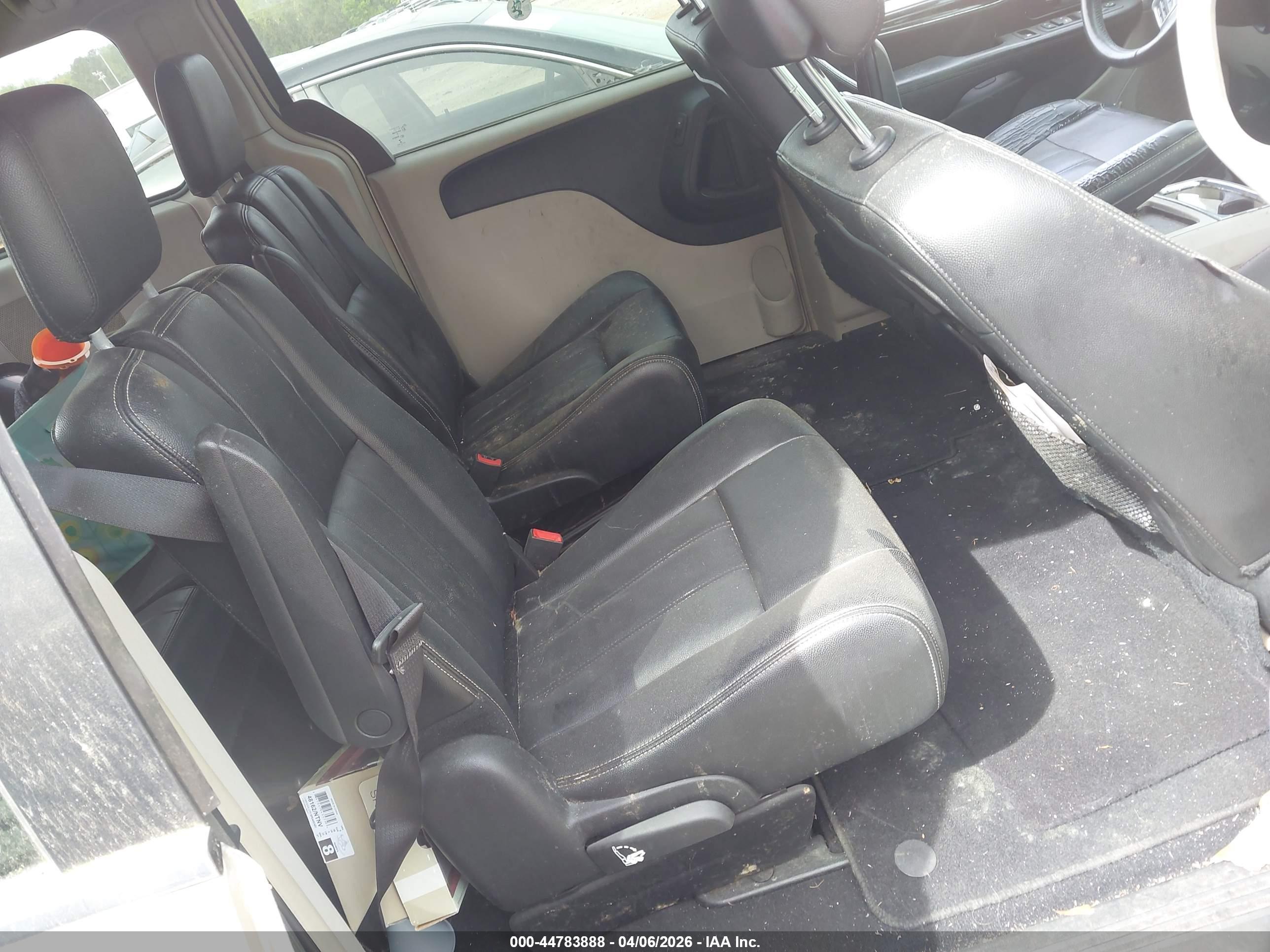 CHRYSLER TOWN image 8