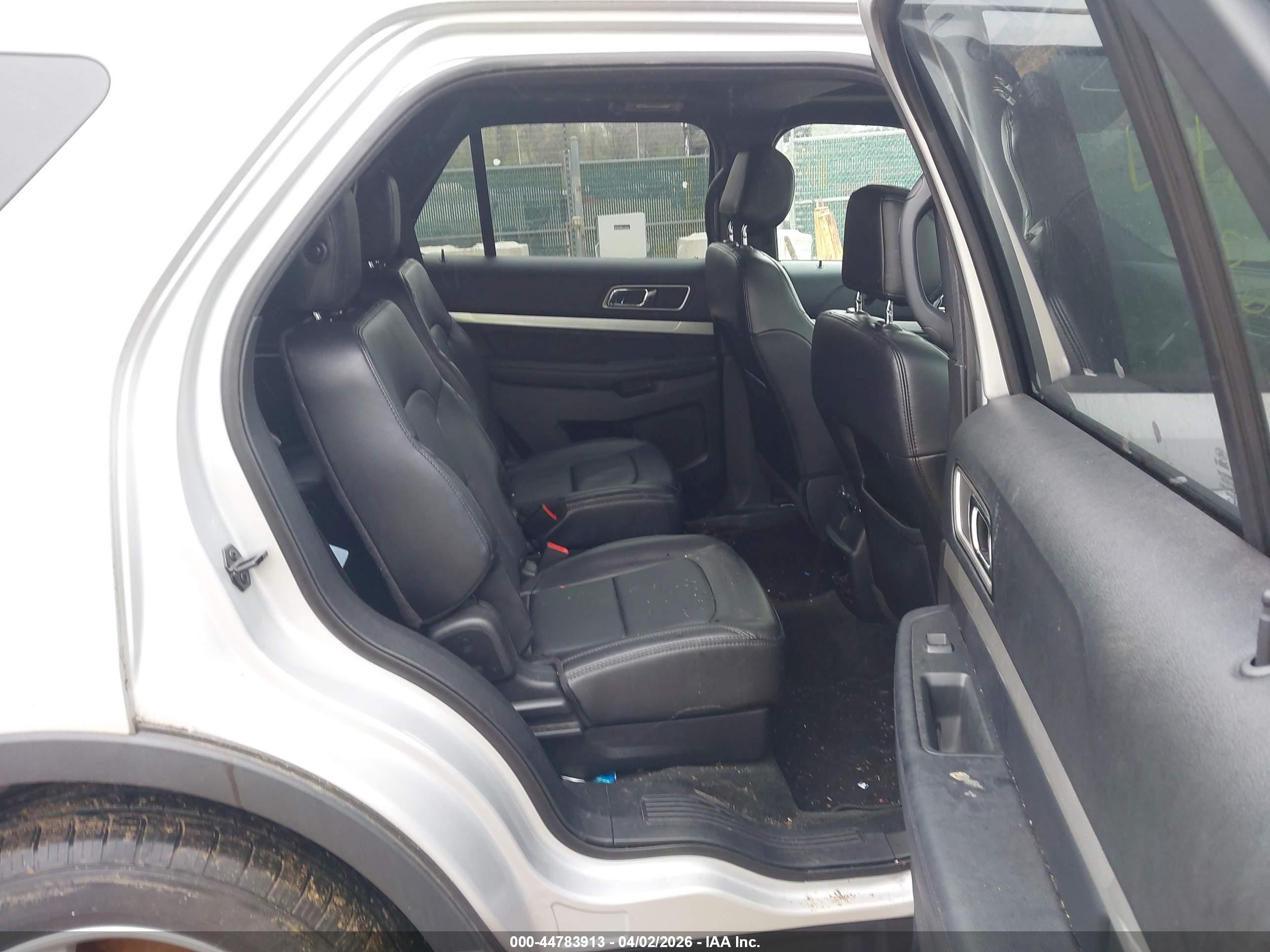 FORD EXPLORER image 8