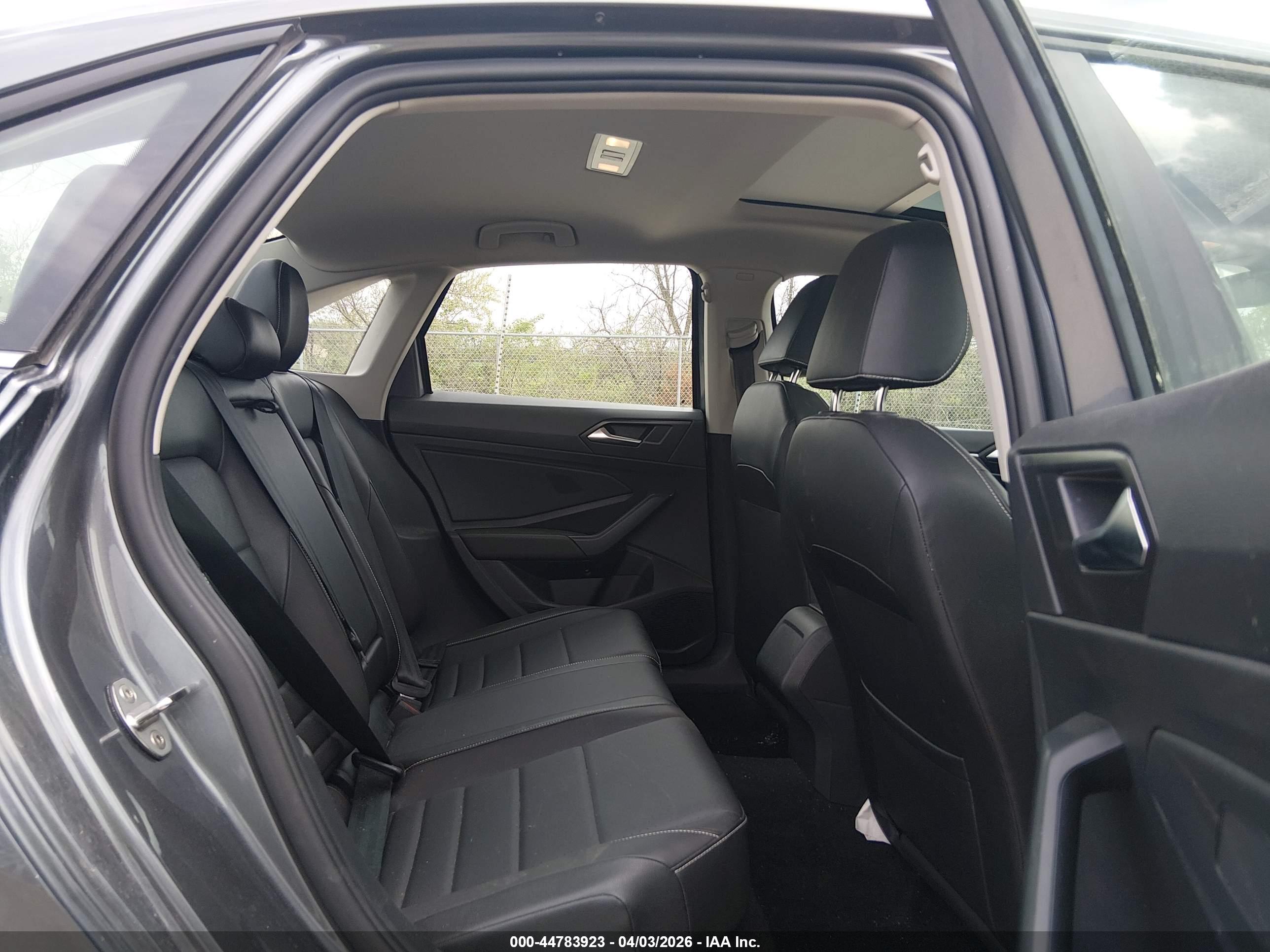 VOLKSWAGEN JETTA image 8