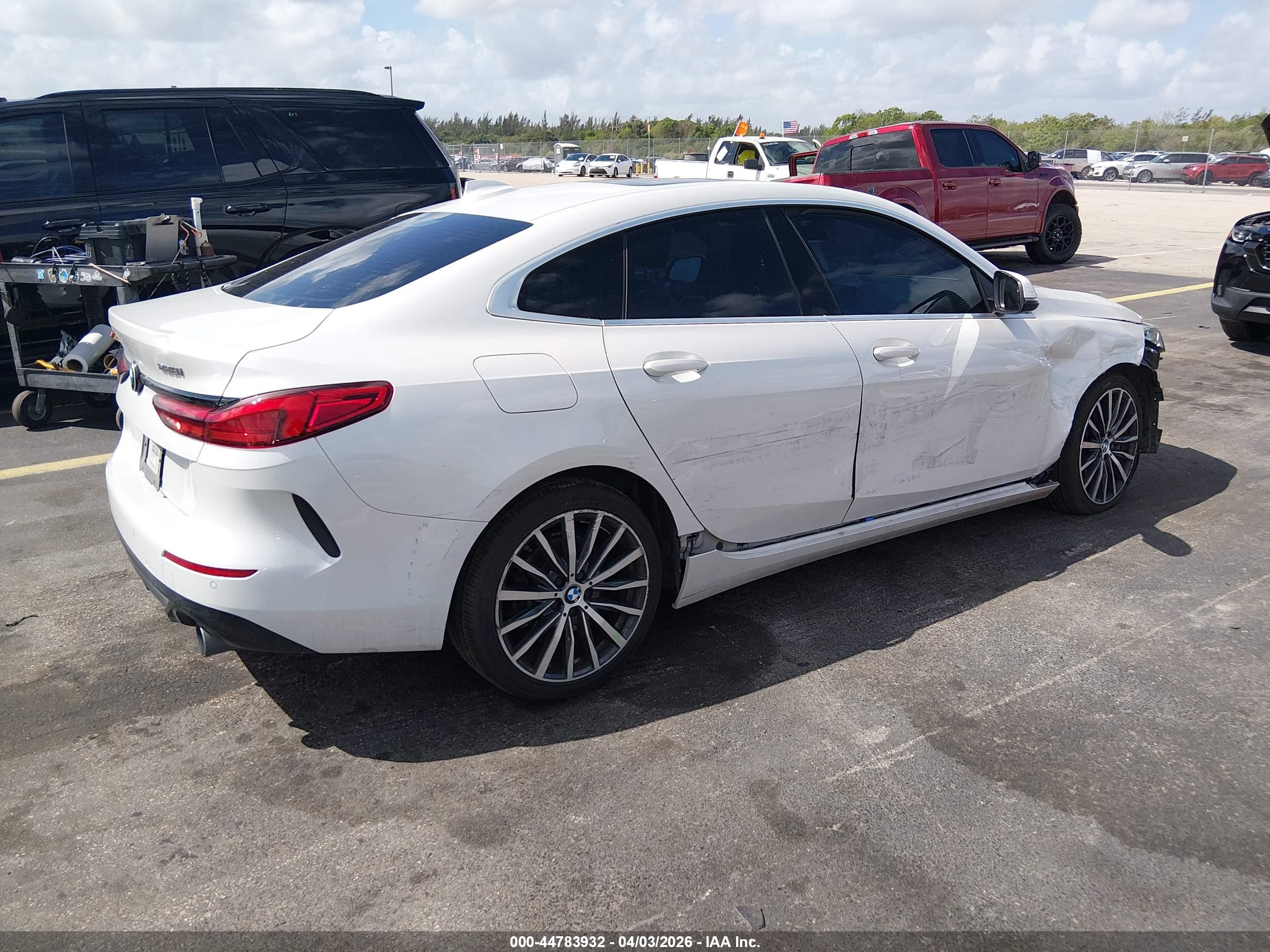 BMW 228 image 4