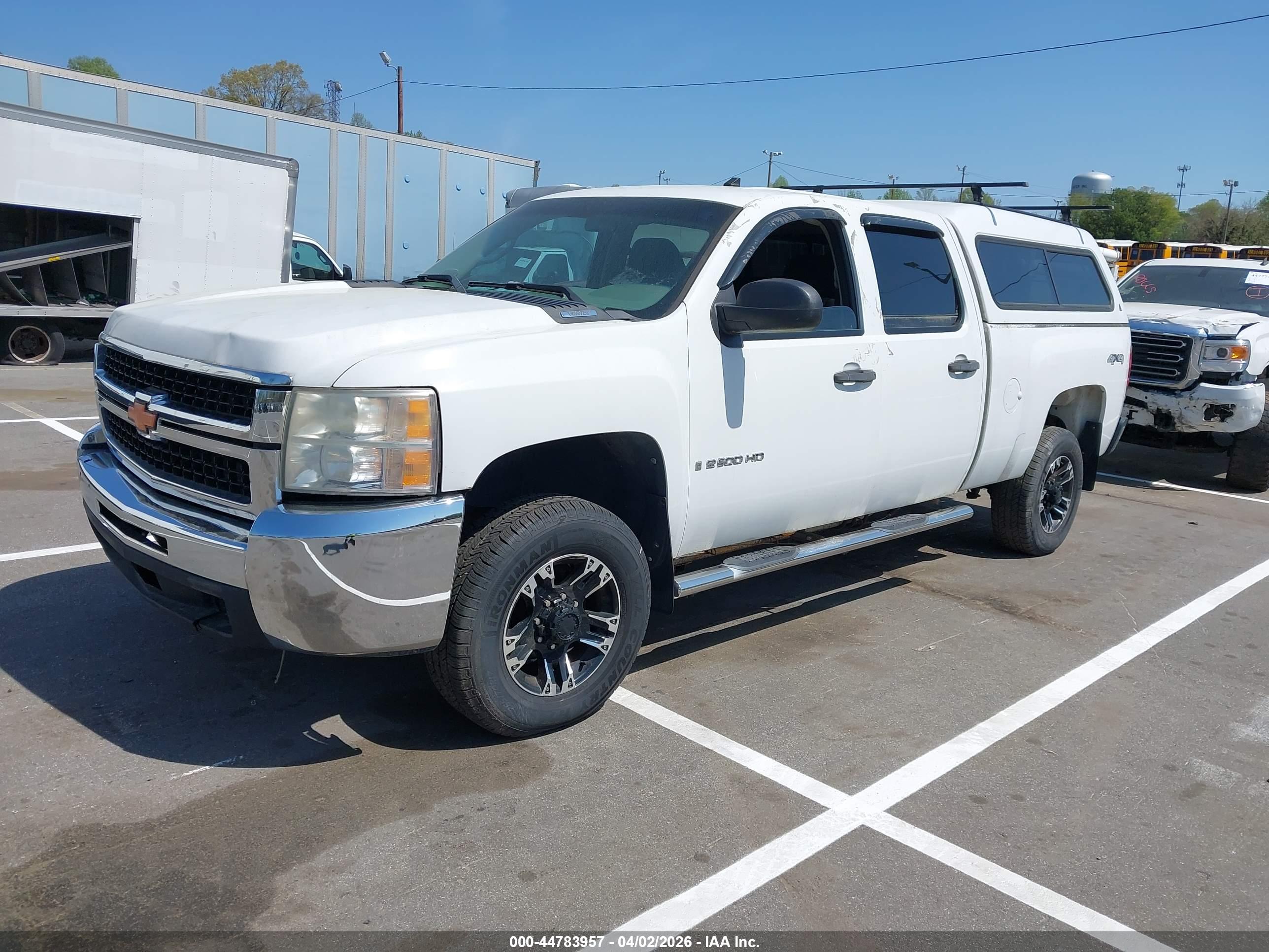 CHEVROLET SILVERADO image 2