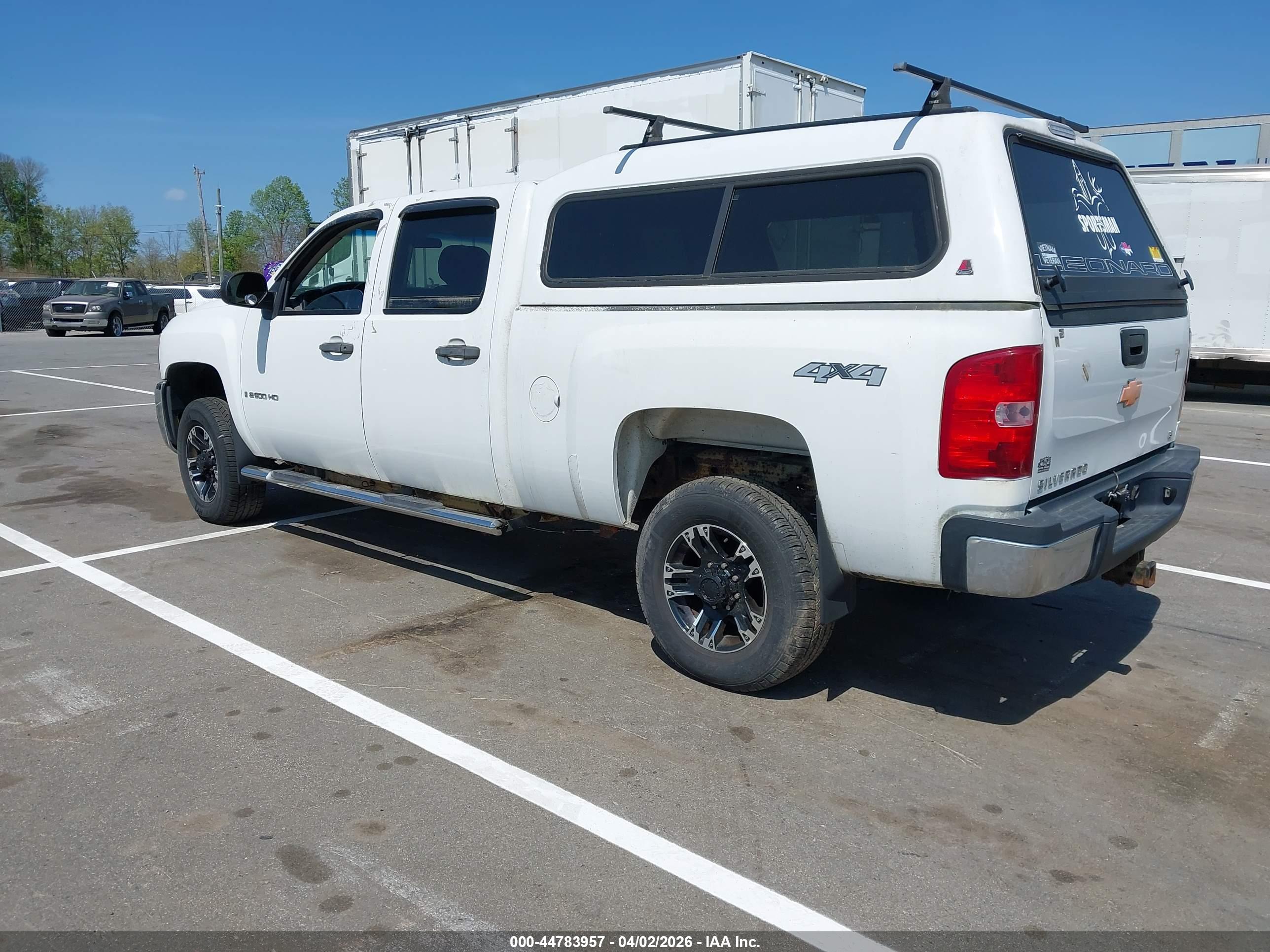 CHEVROLET SILVERADO image 3