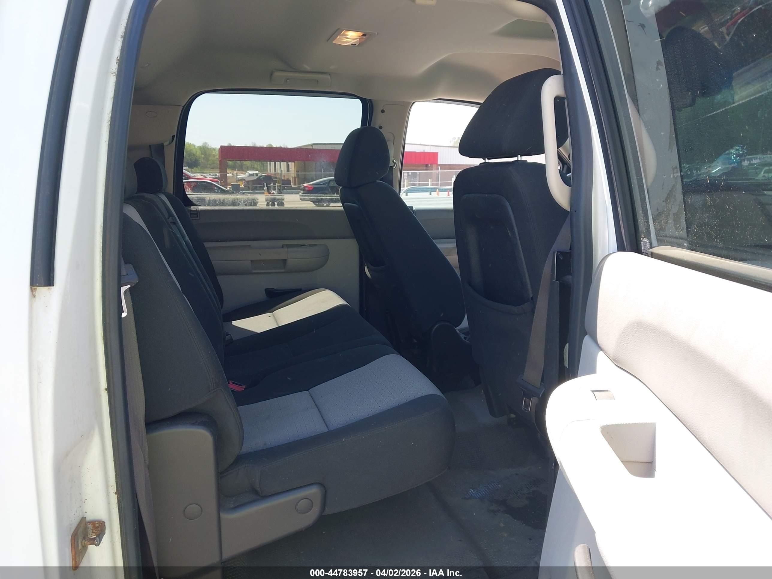 CHEVROLET SILVERADO image 8