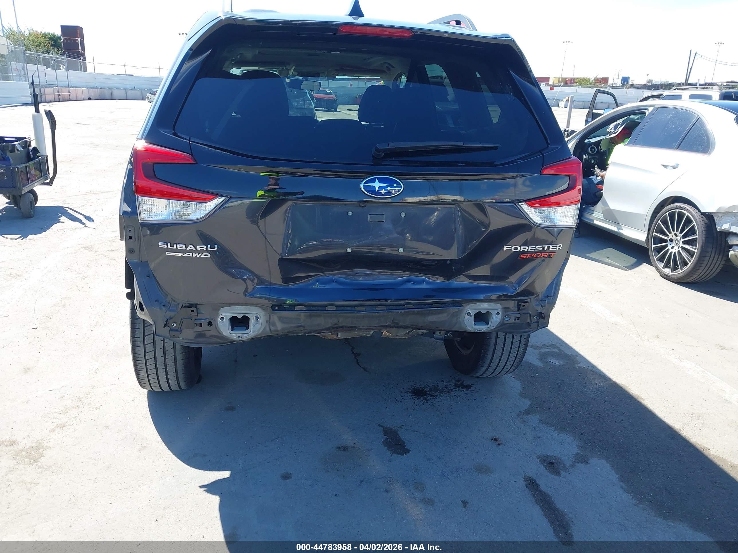 SUBARU FORESTER image 6
