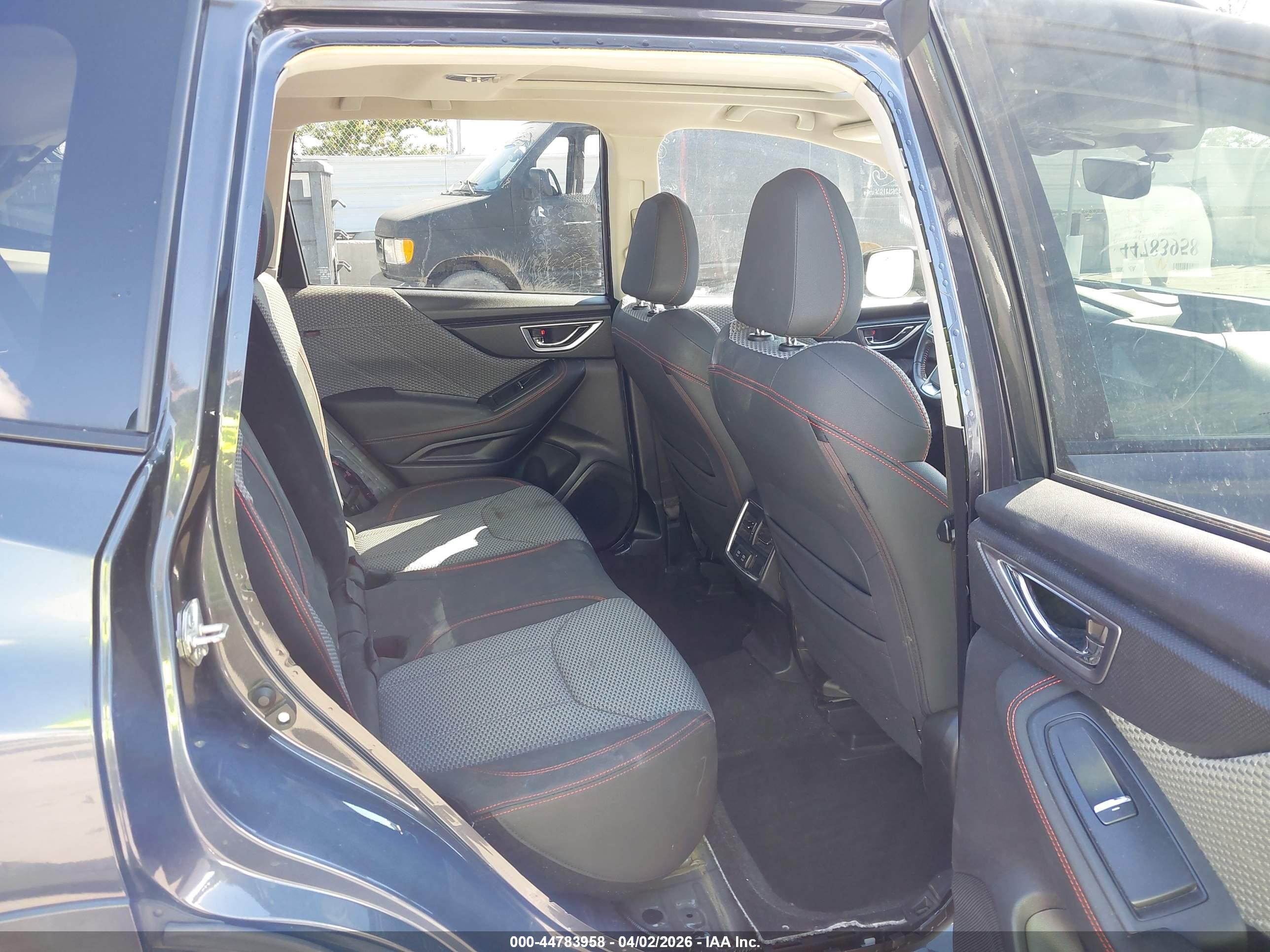 SUBARU FORESTER image 8