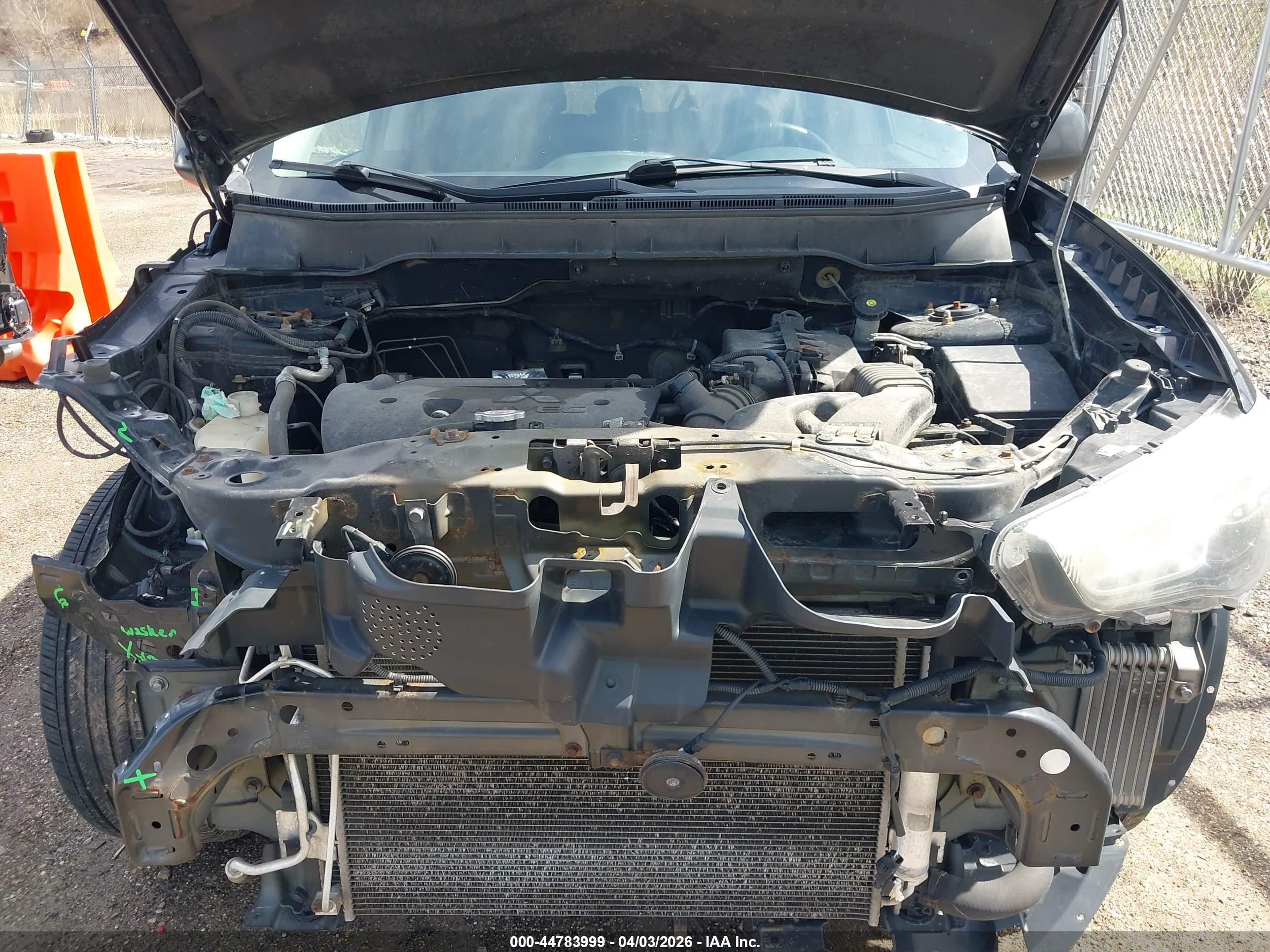 MITSUBISHI OUTLANDER image 10