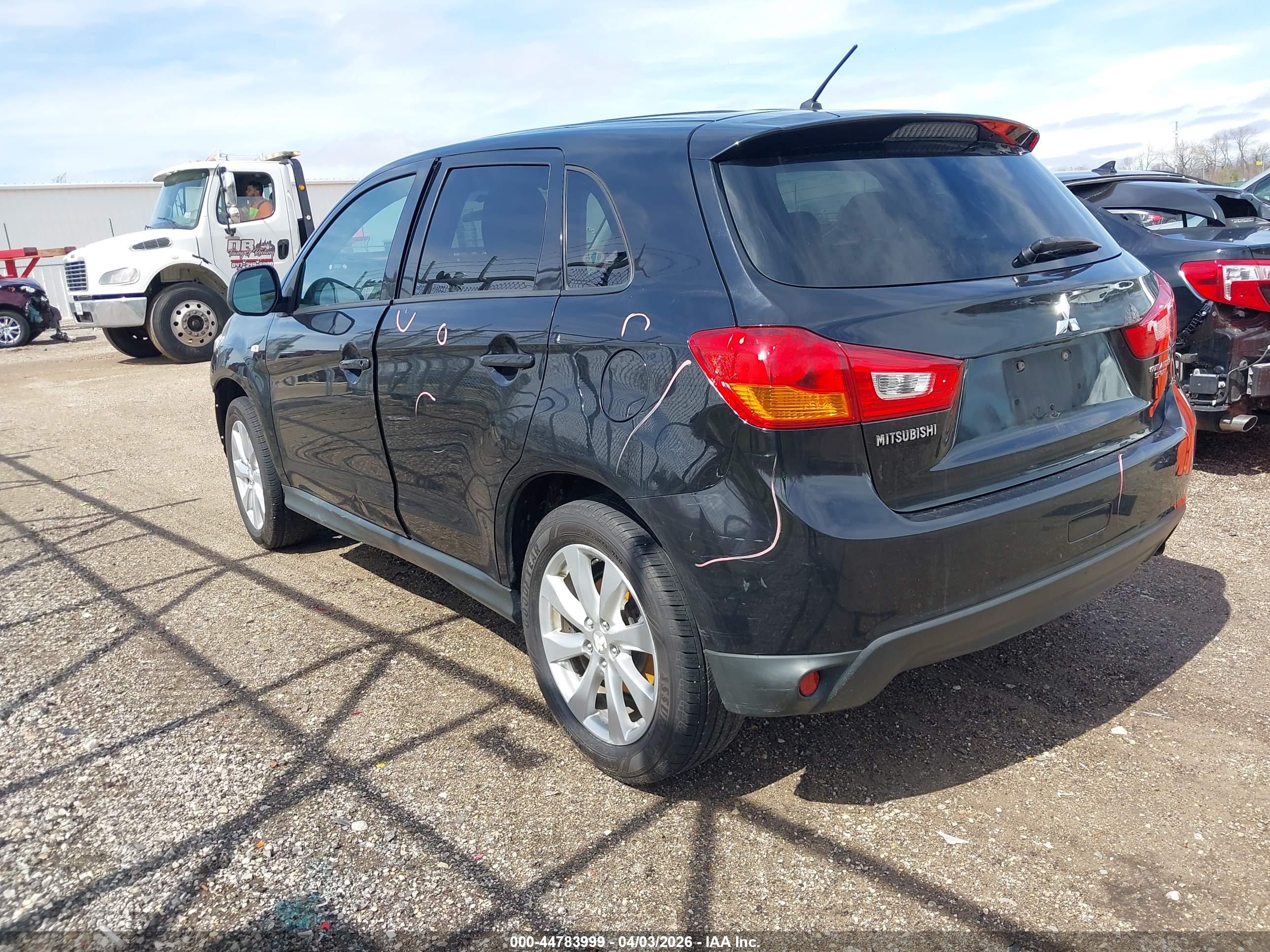 MITSUBISHI OUTLANDER image 3