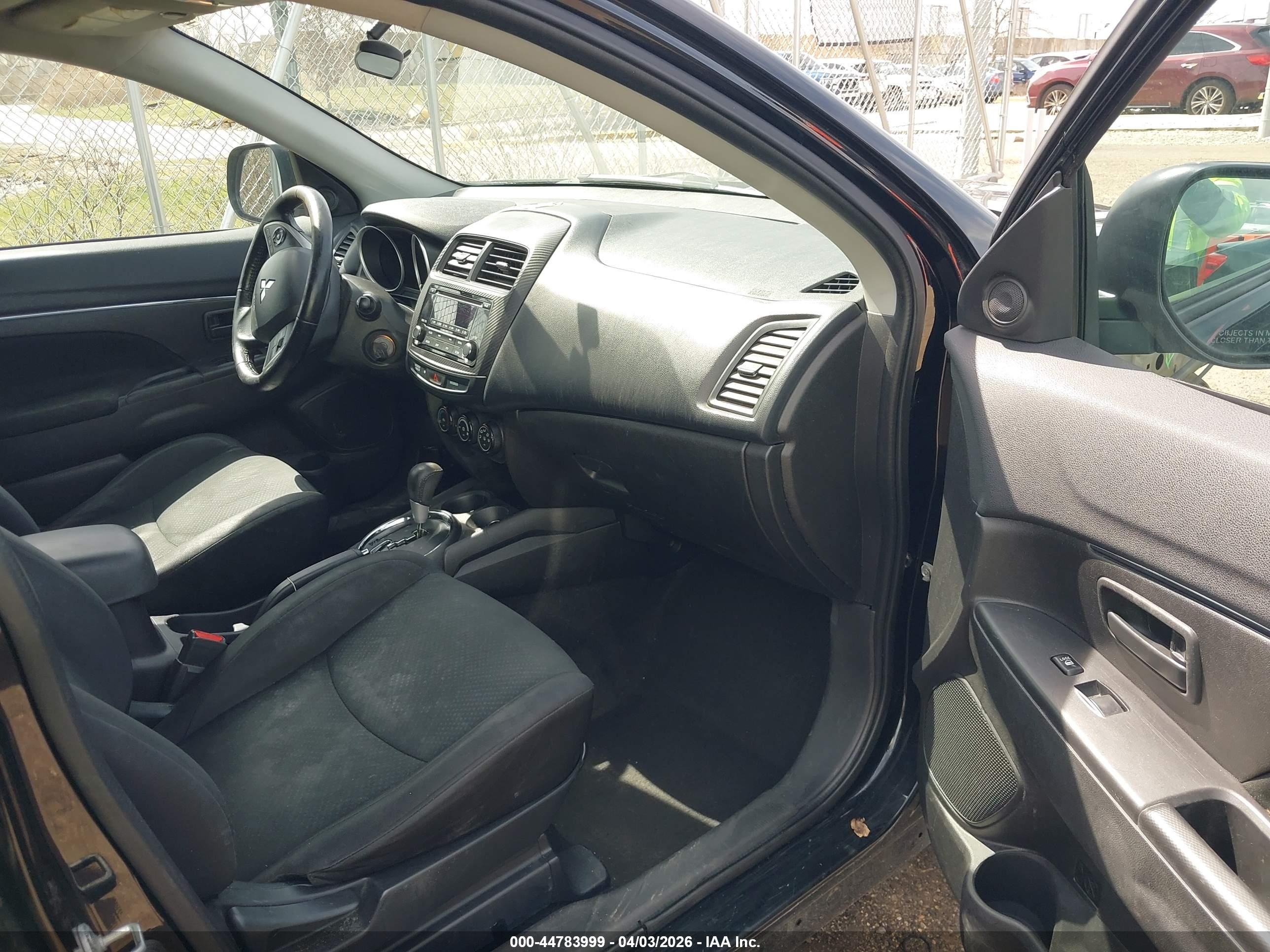 MITSUBISHI OUTLANDER image 5