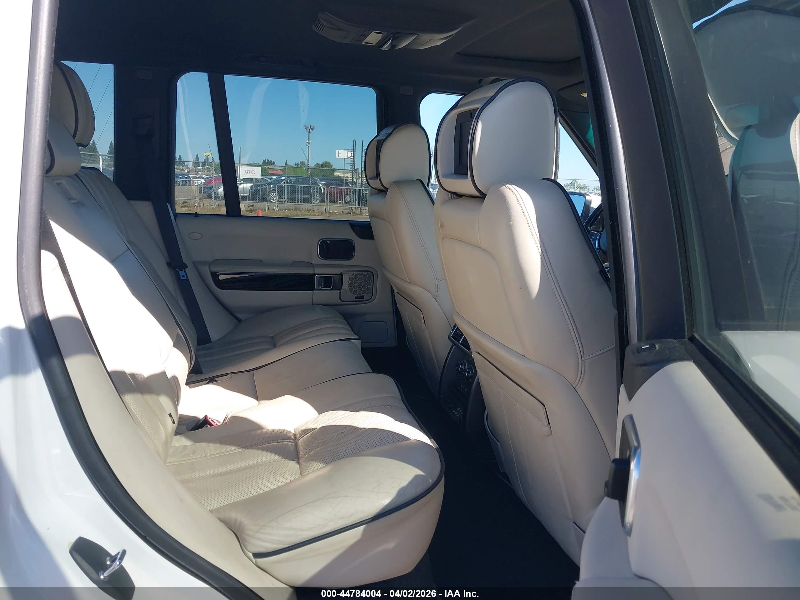 LAND ROVER image 8