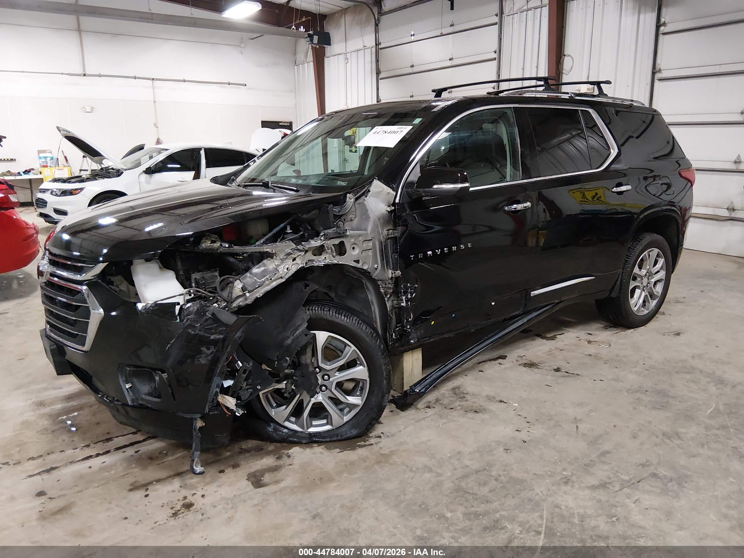 CHEVROLET TRAVERSE image 2