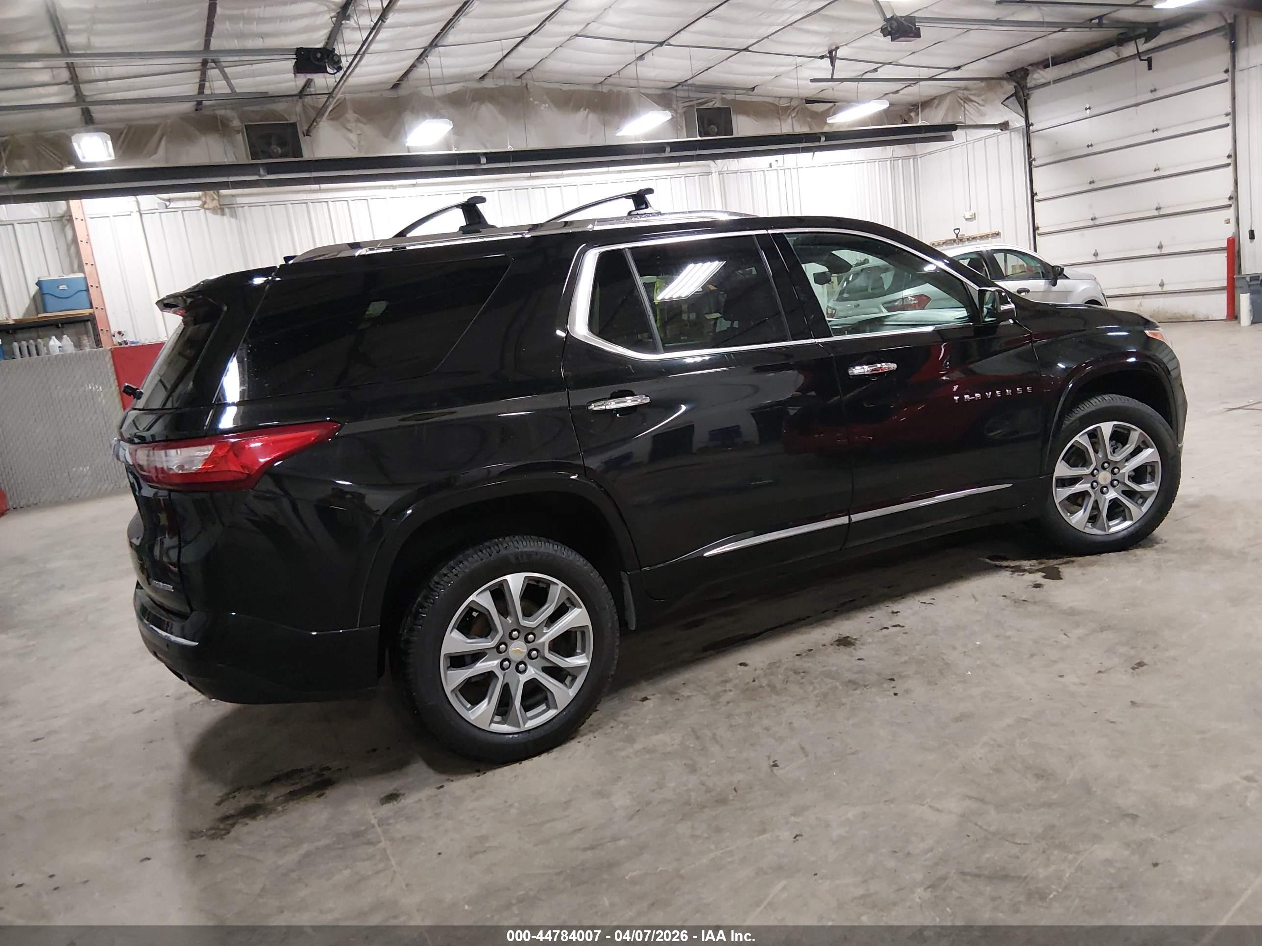 CHEVROLET TRAVERSE image 4