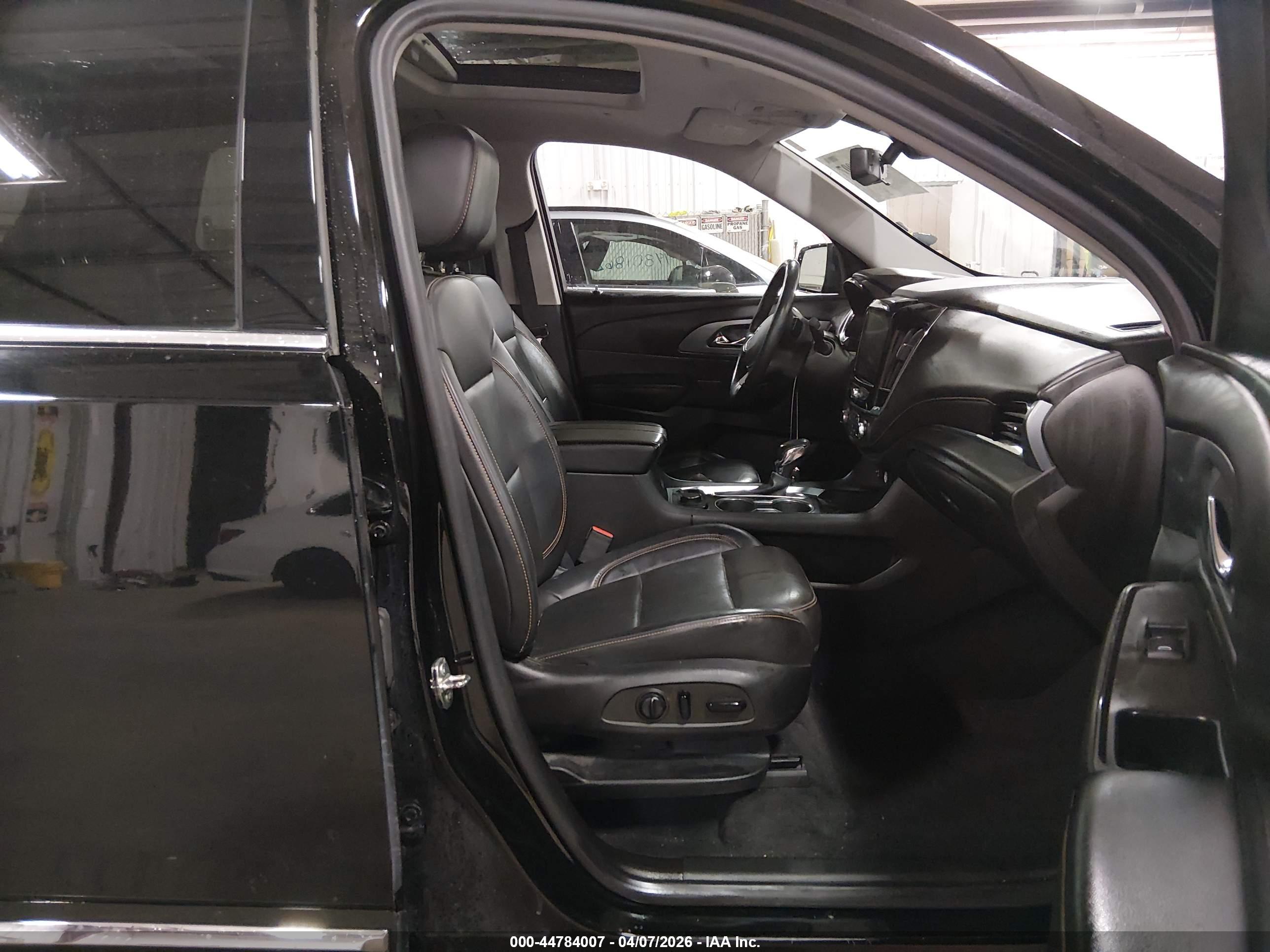 CHEVROLET TRAVERSE image 5
