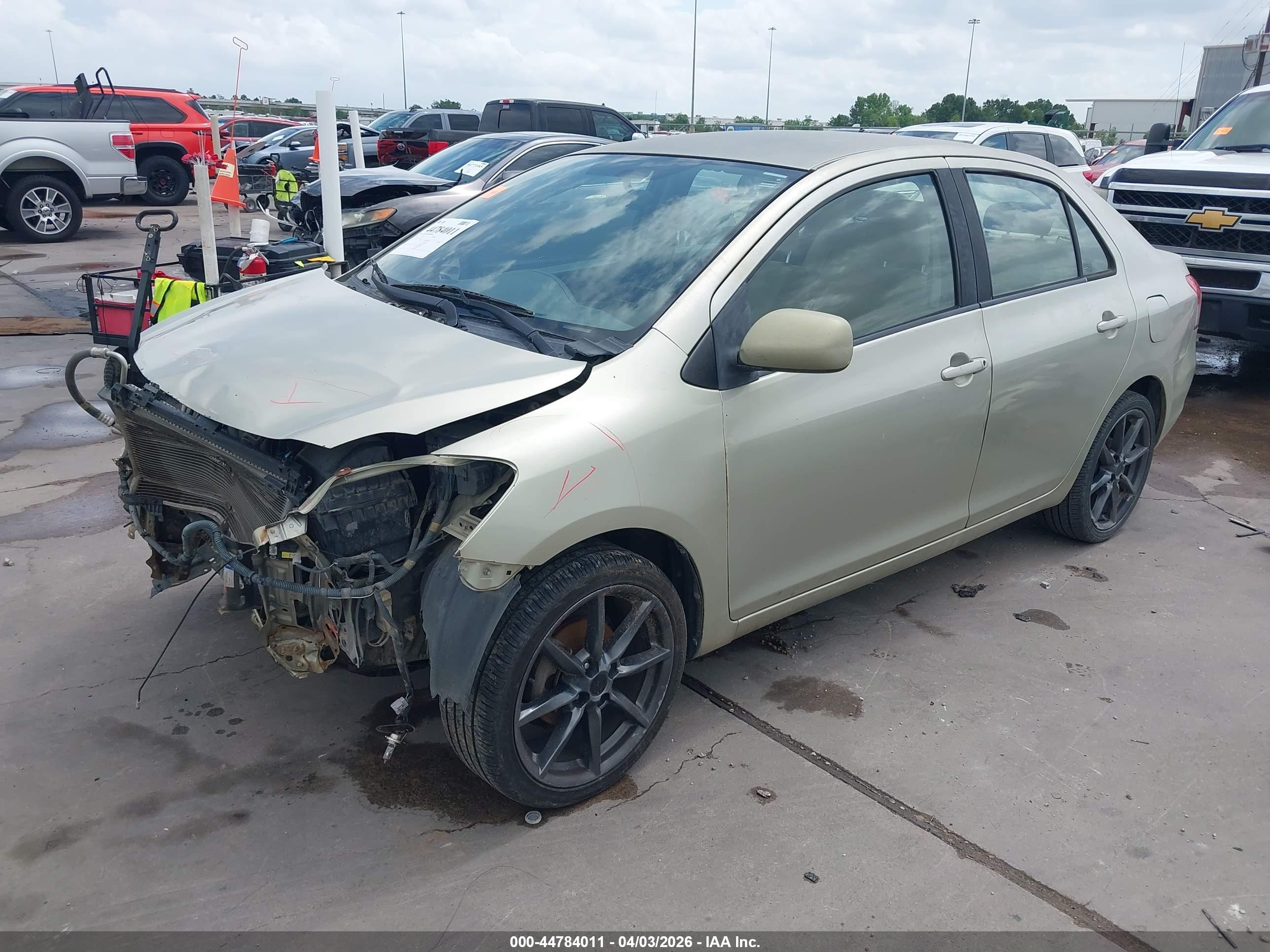 TOYOTA YARIS image 2