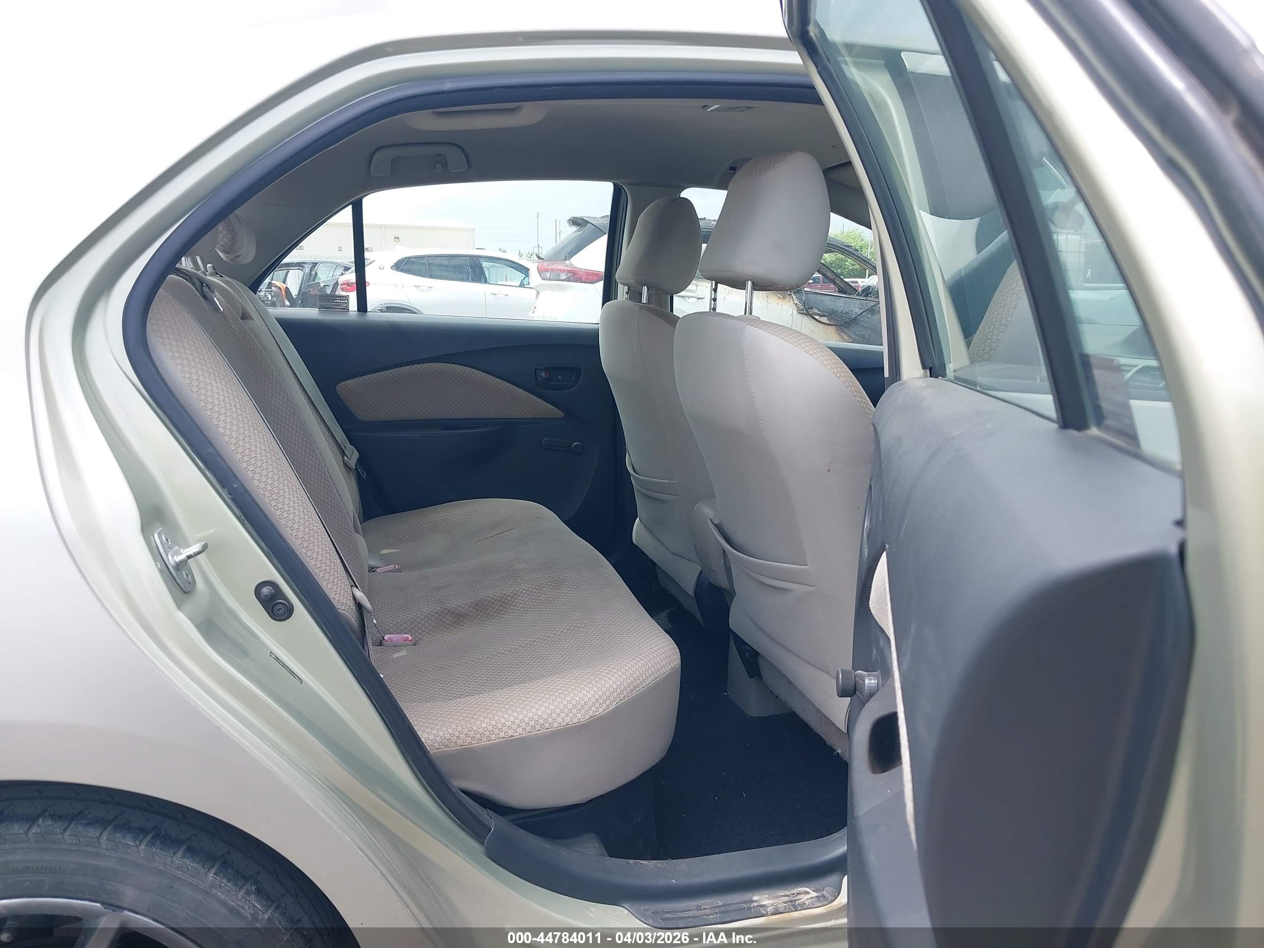 TOYOTA YARIS image 8