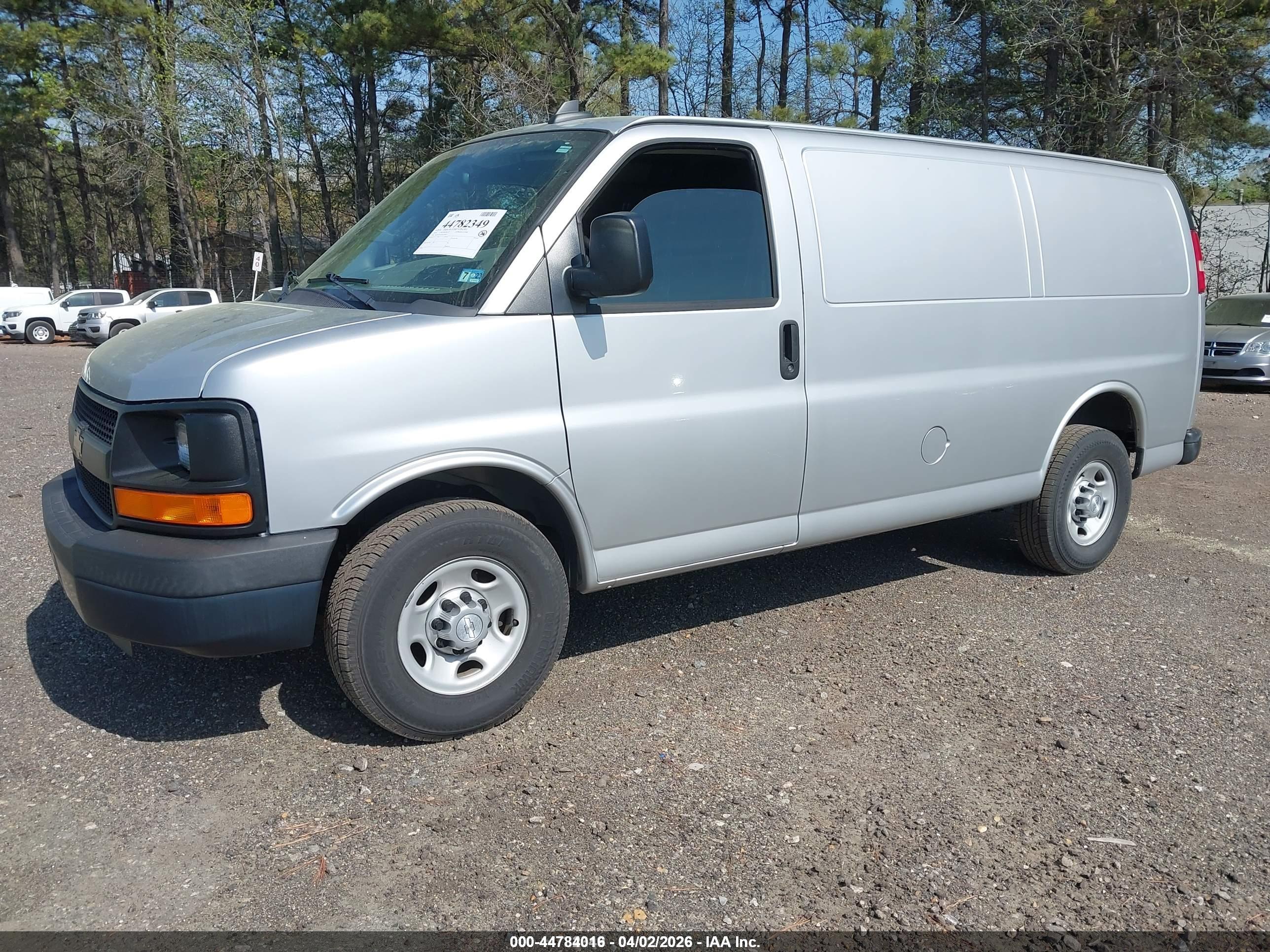 CHEVROLET EXPRESS image 2