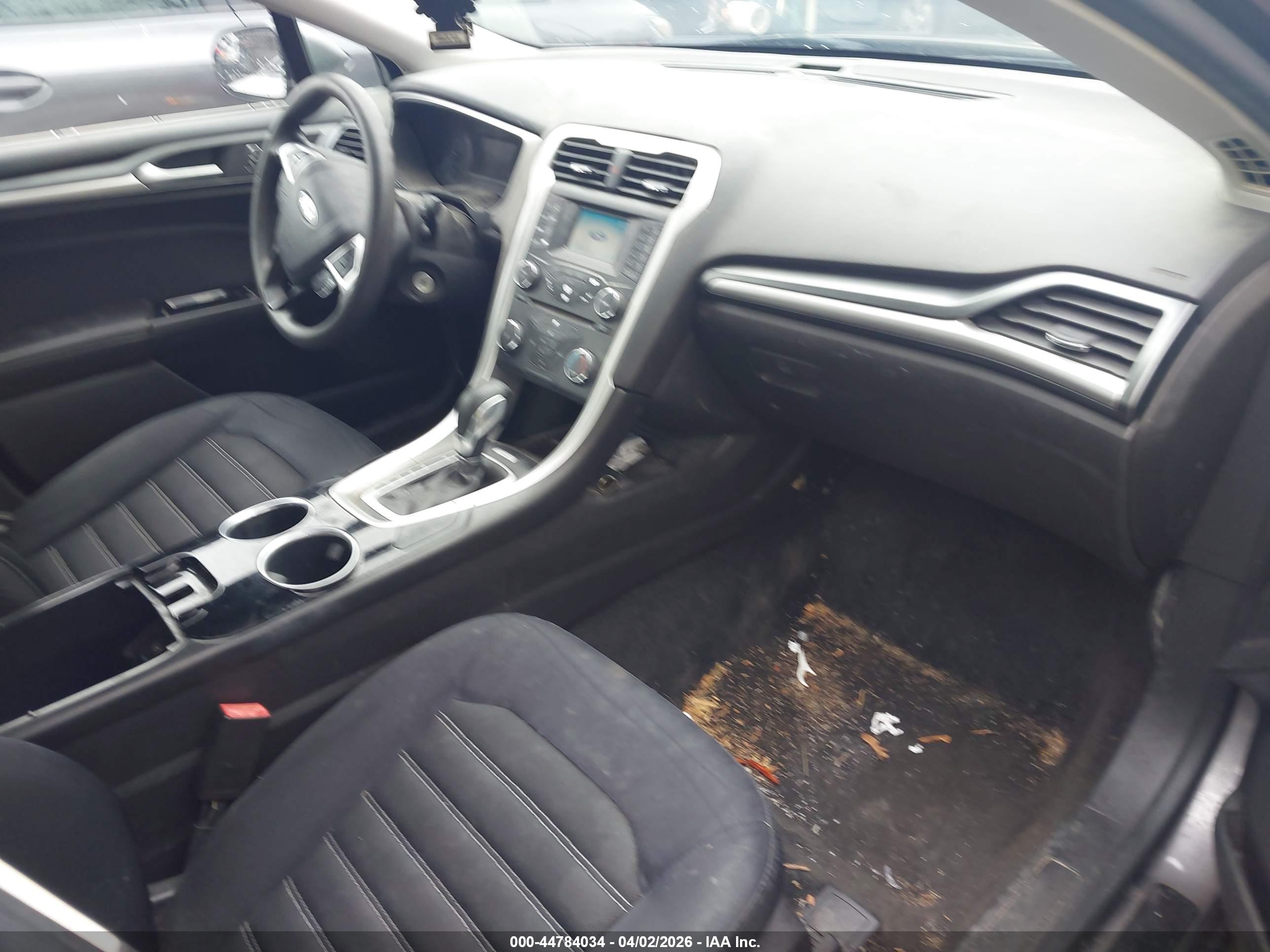FORD FUSION image 5