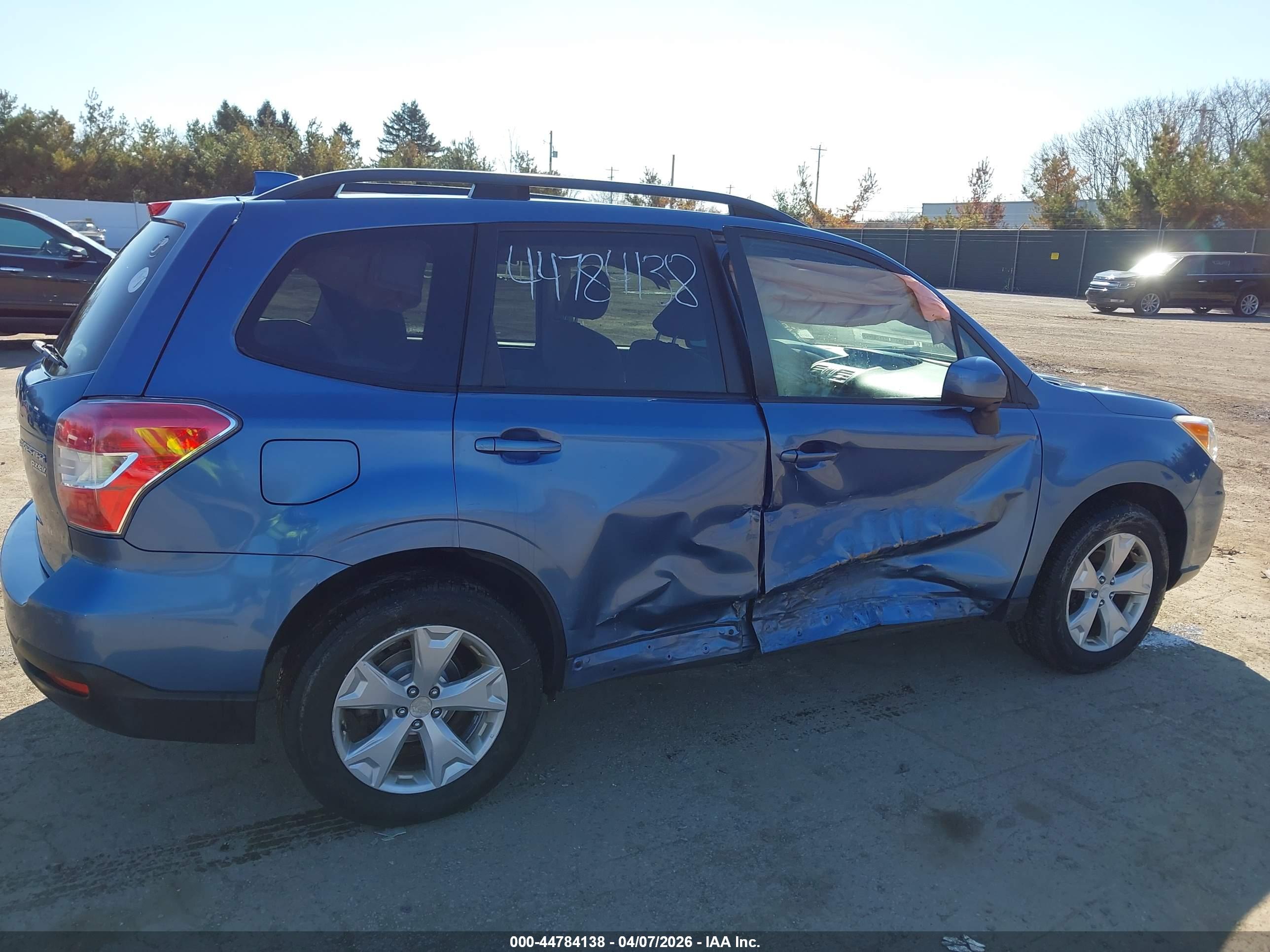 SUBARU FORESTER image 6