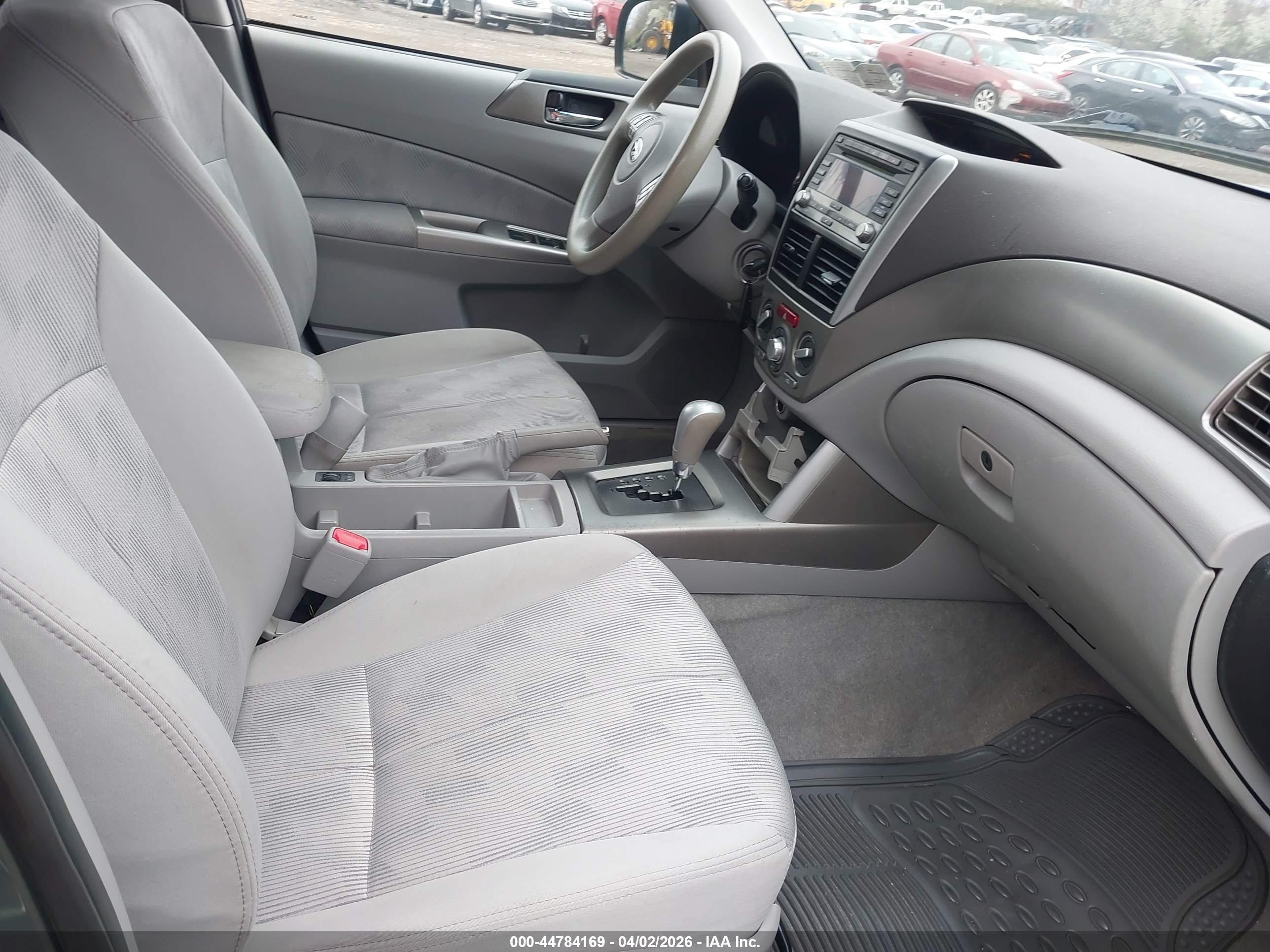 SUBARU FORESTER image 5