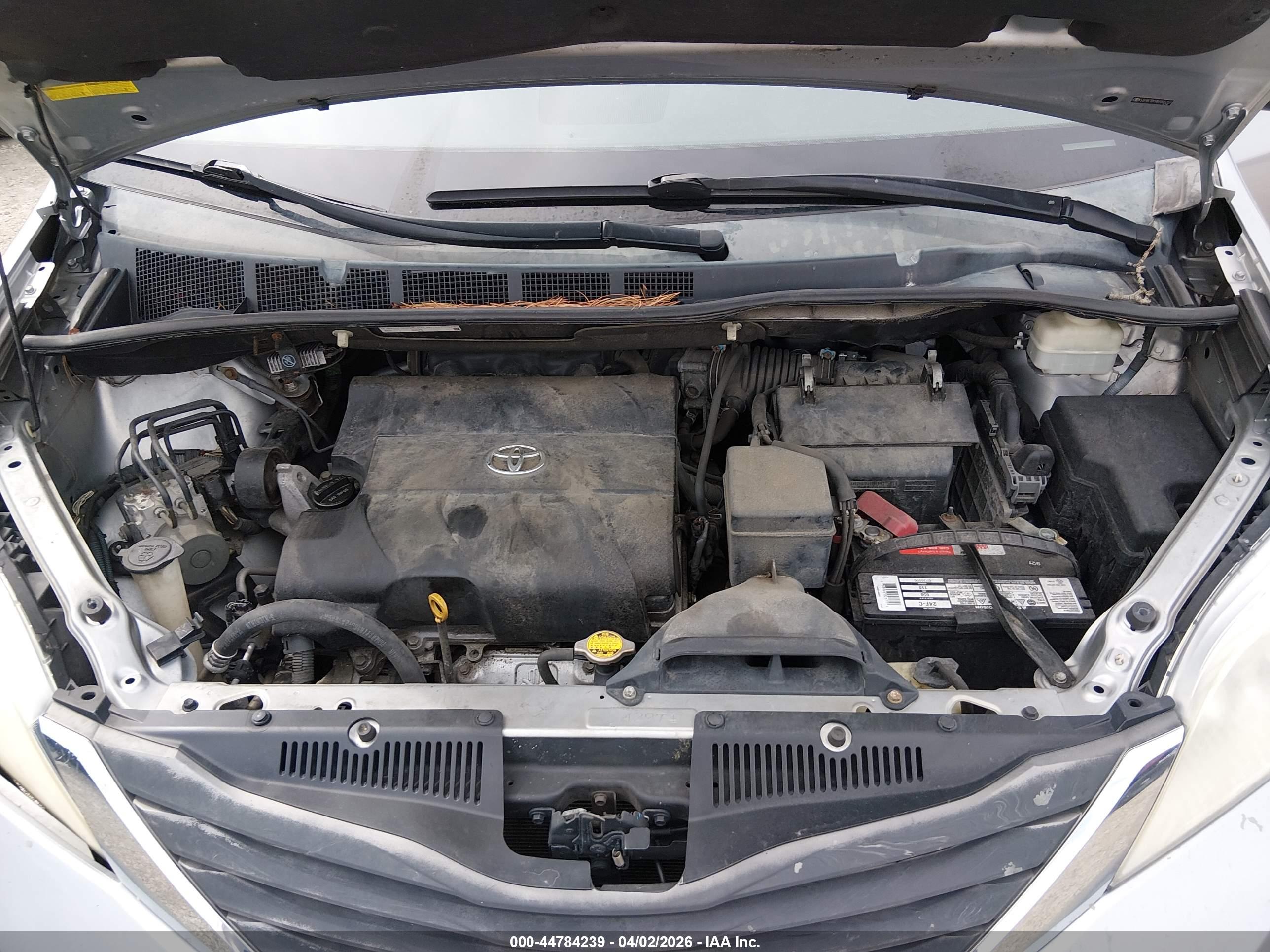 TOYOTA SIENNA image 10