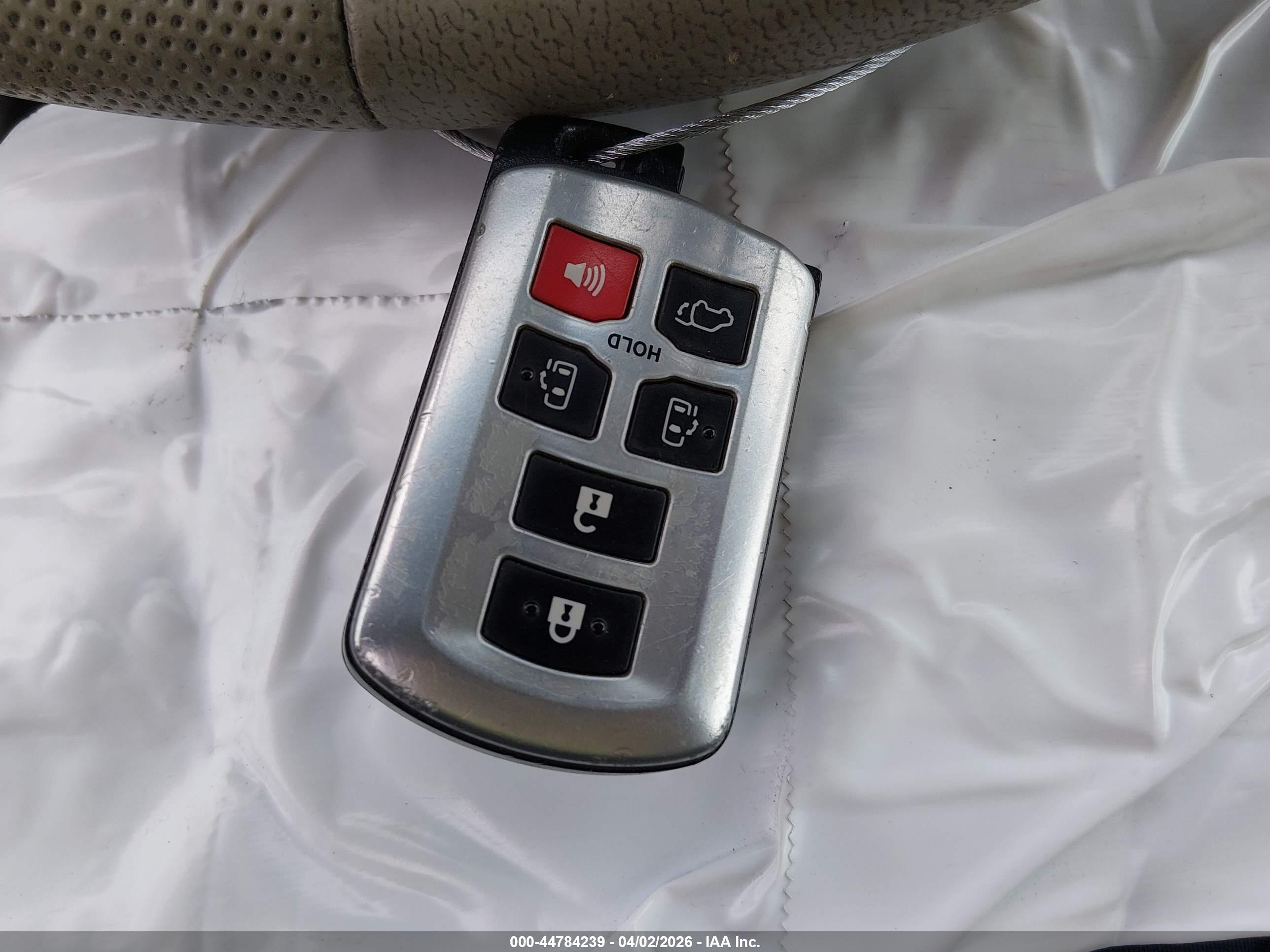 TOYOTA SIENNA image 11