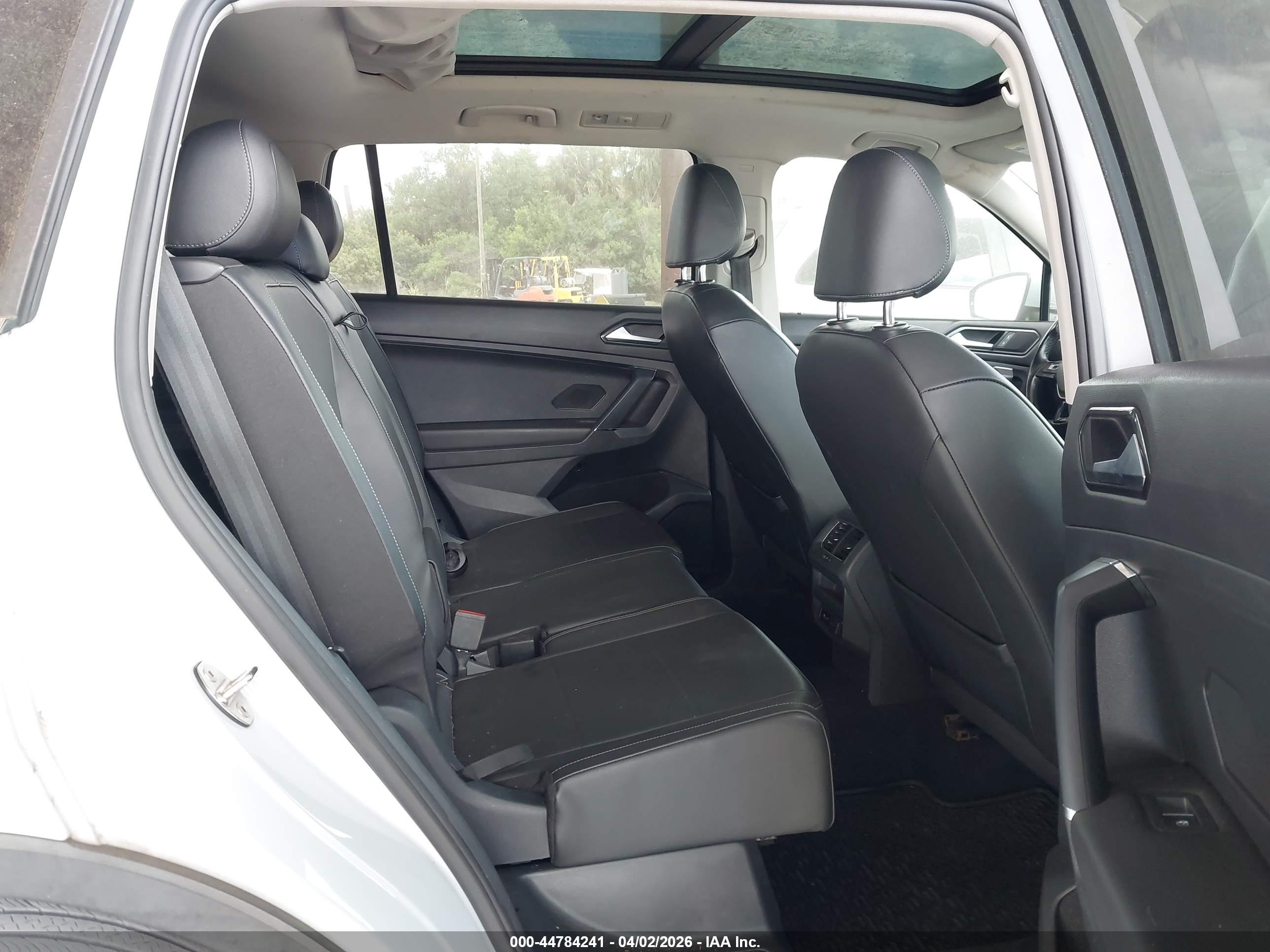VOLKSWAGEN TIGUAN image 8