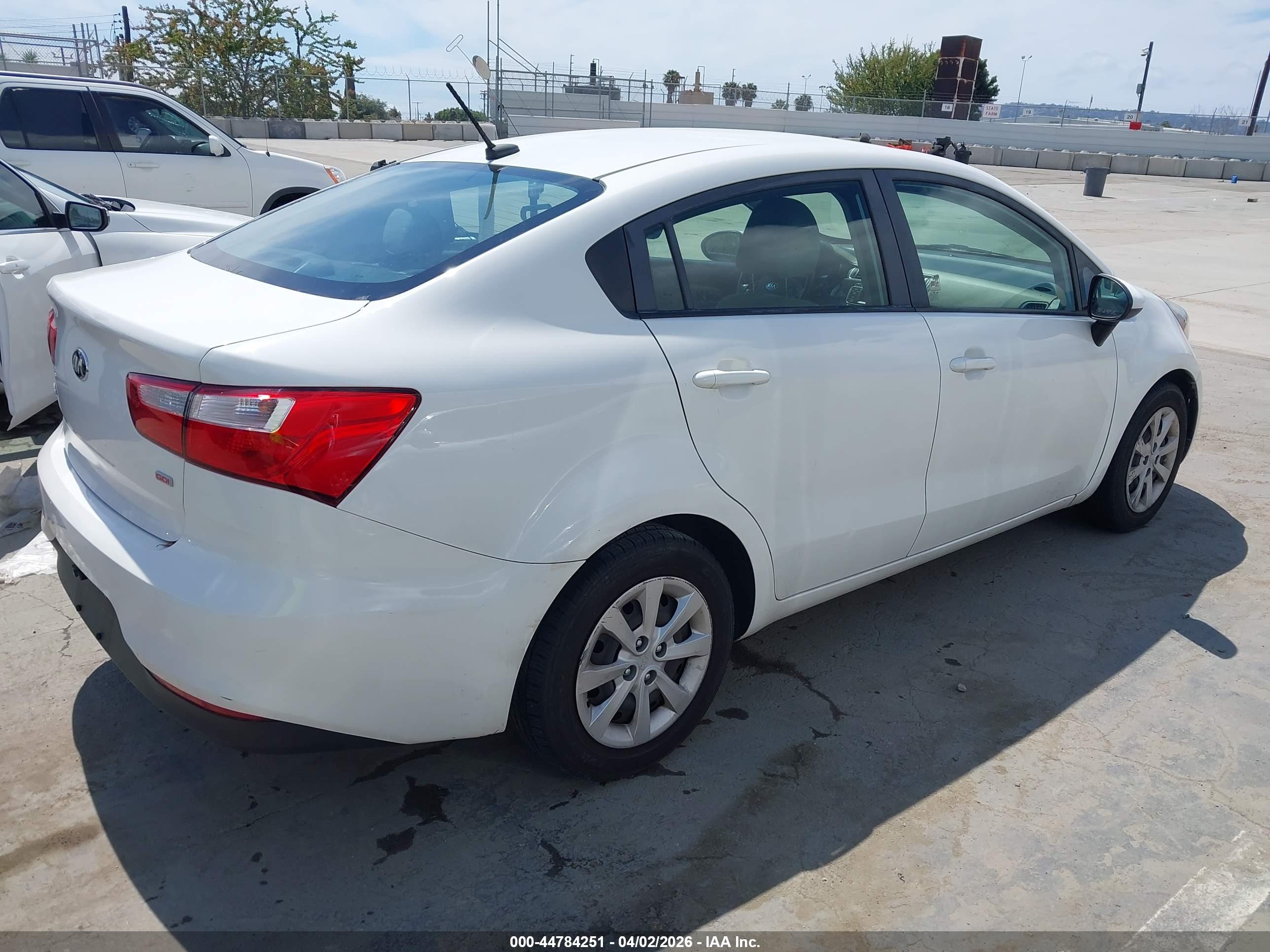 KIA RIO image 4