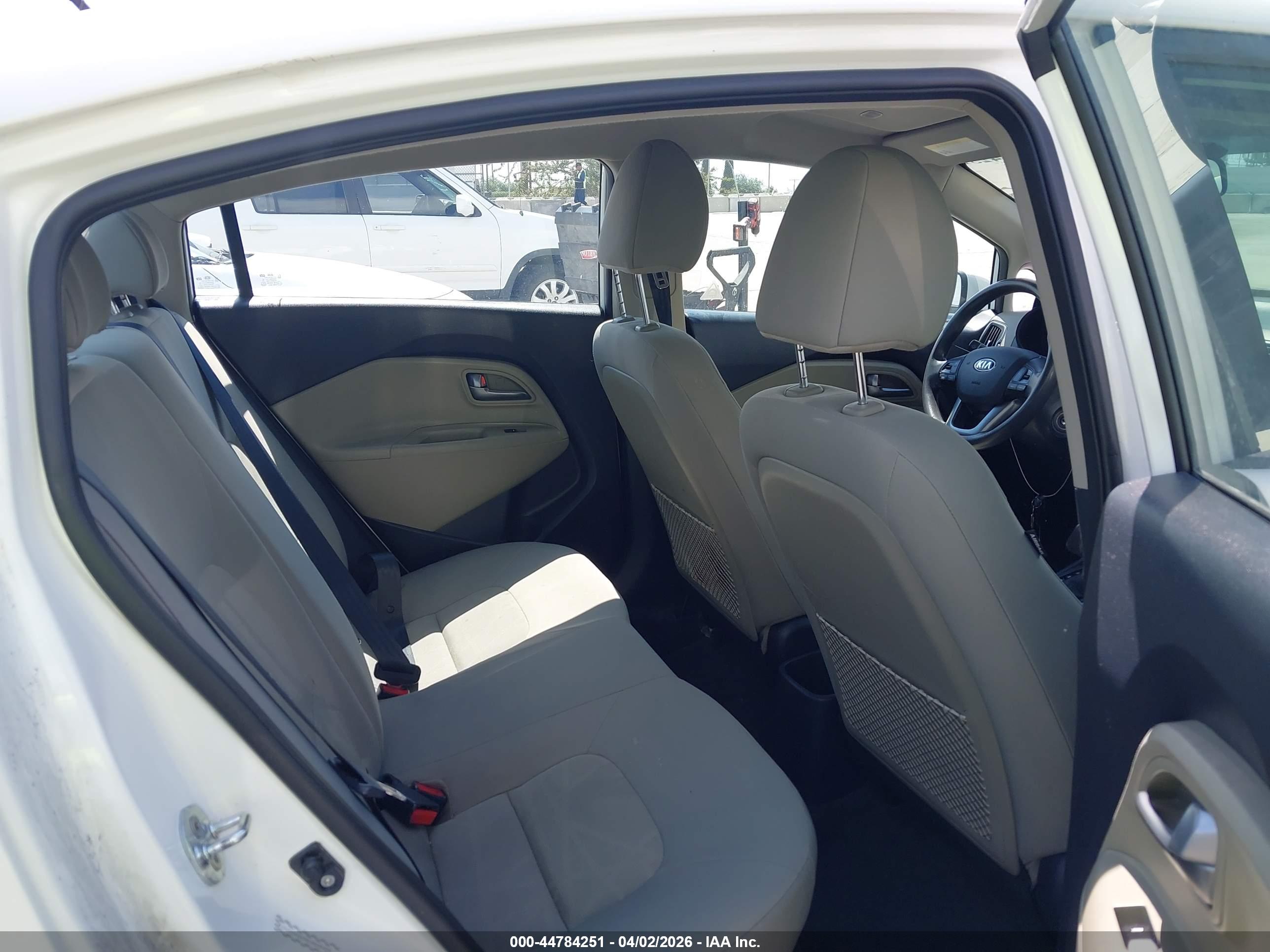 KIA RIO image 8