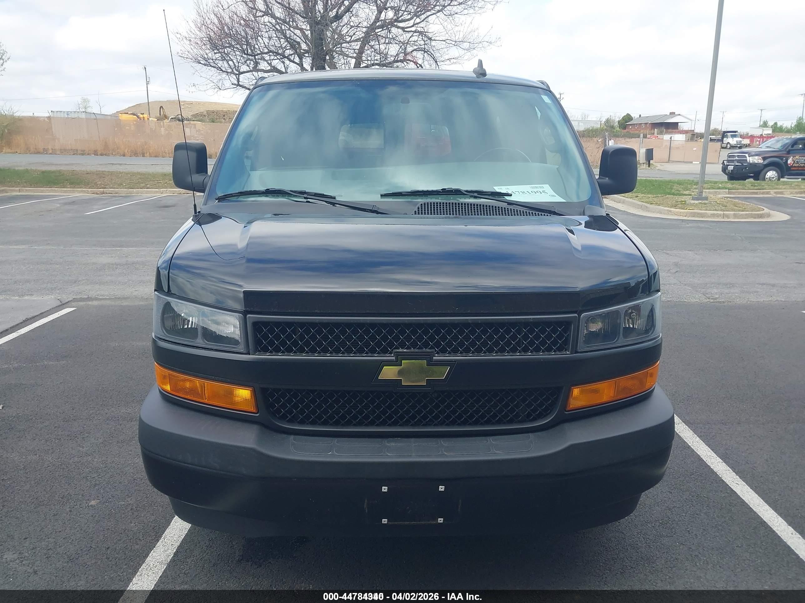 CHEVROLET EXPRESS image 6