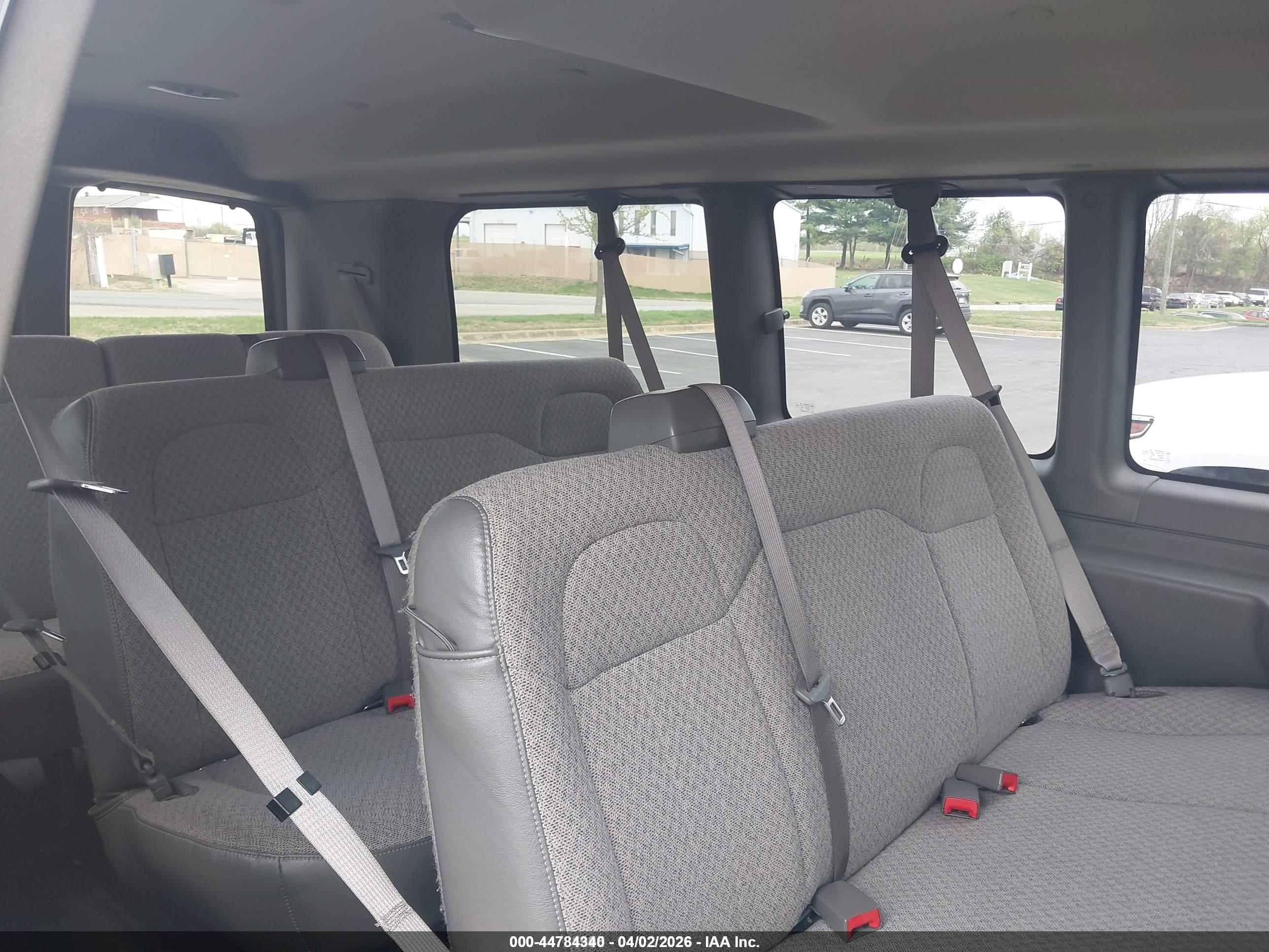 CHEVROLET EXPRESS image 8