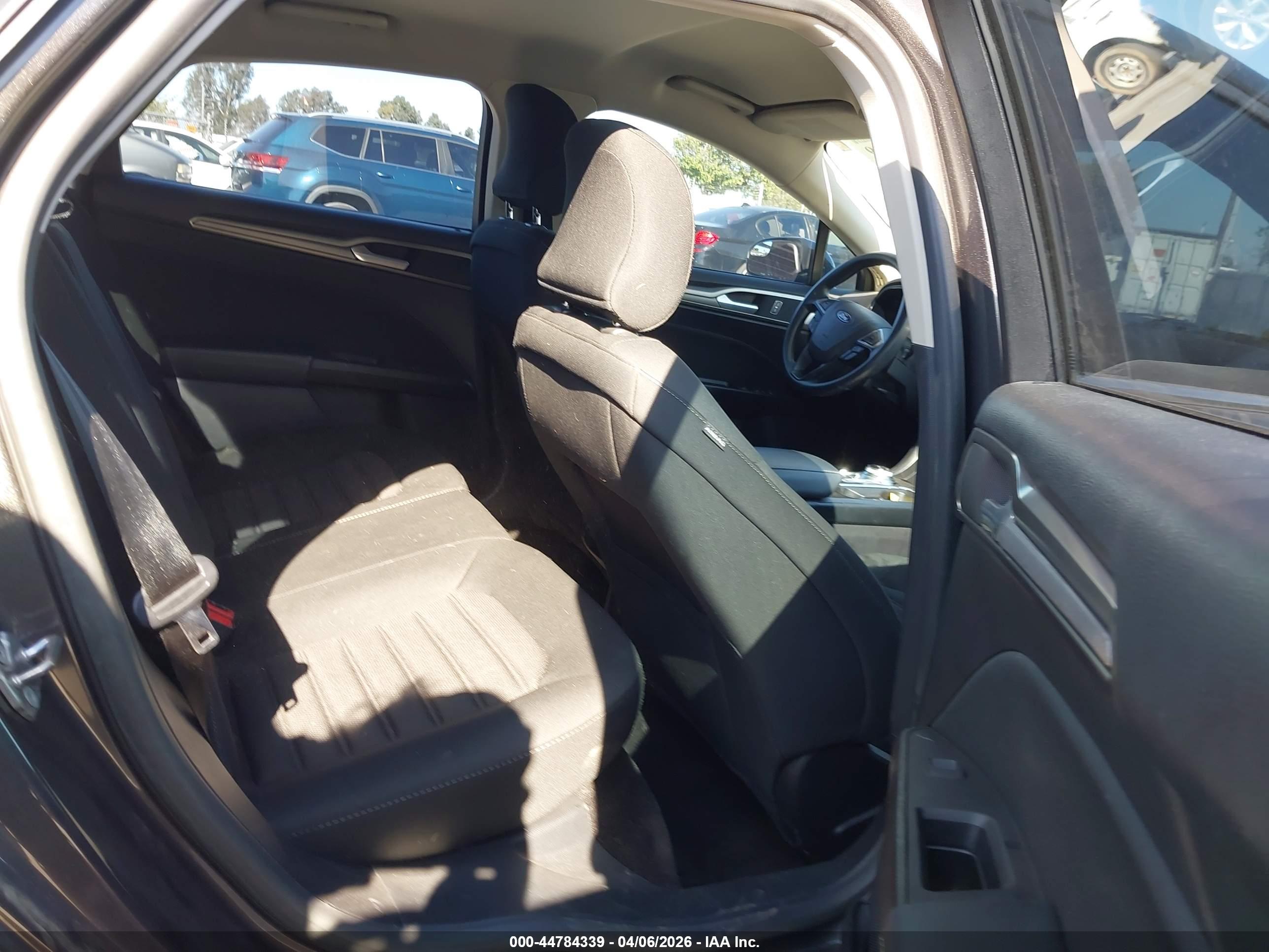 FORD FUSION image 8